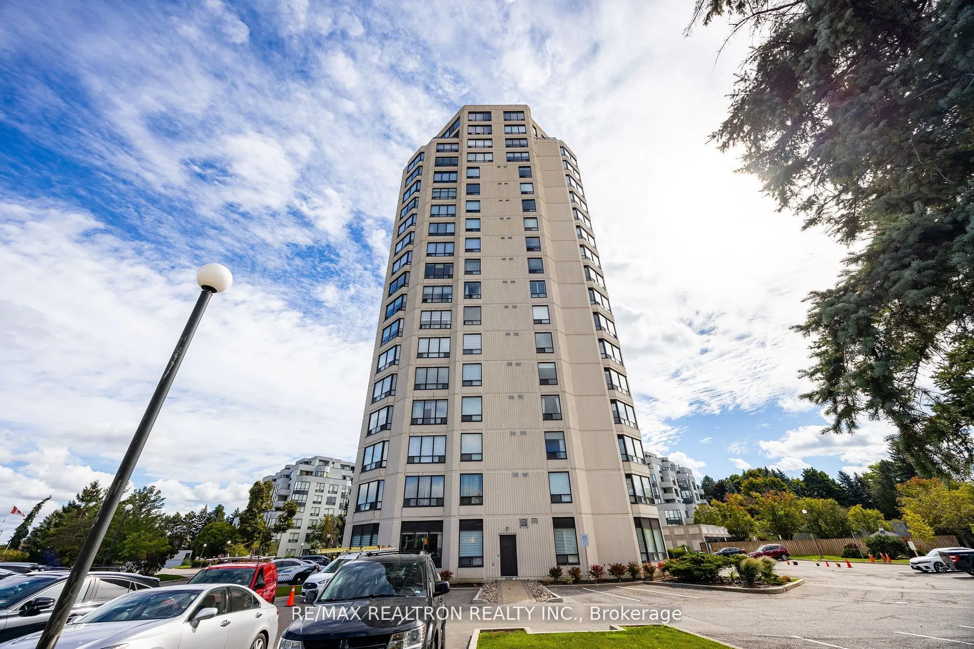 343 Clark Avenue W, #502