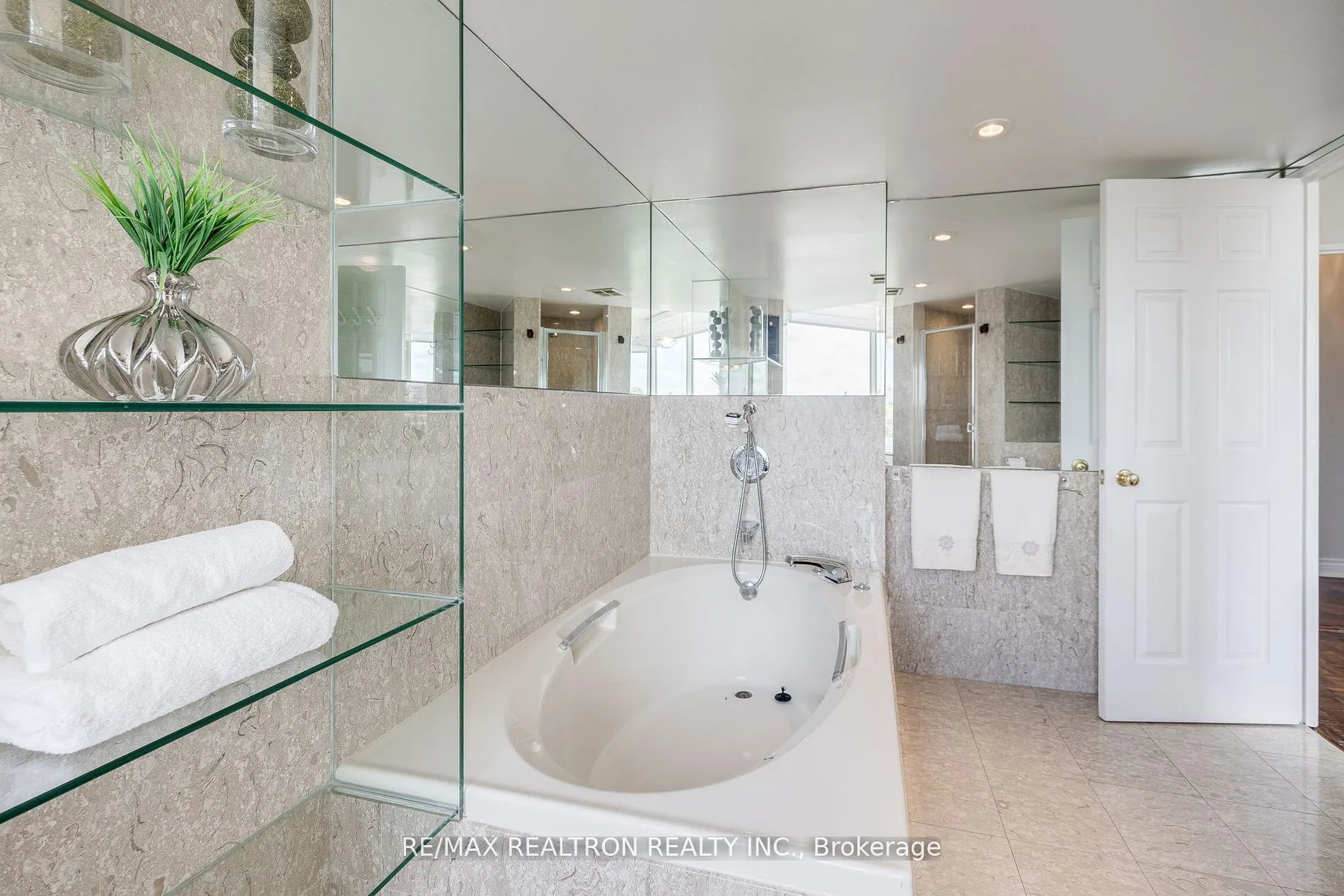 343 Clark Avenue W, #502