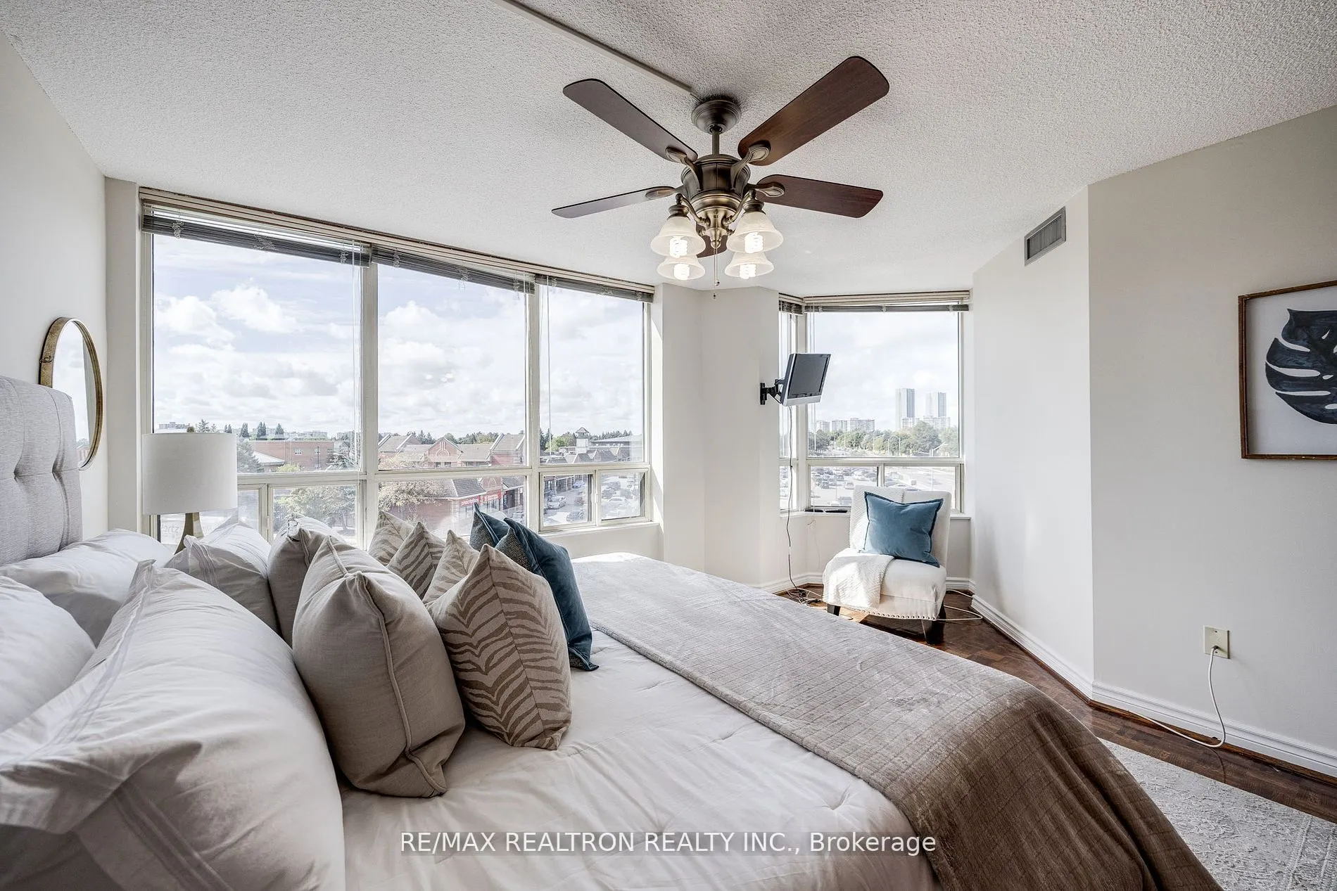 343 Clark Avenue W, #502
