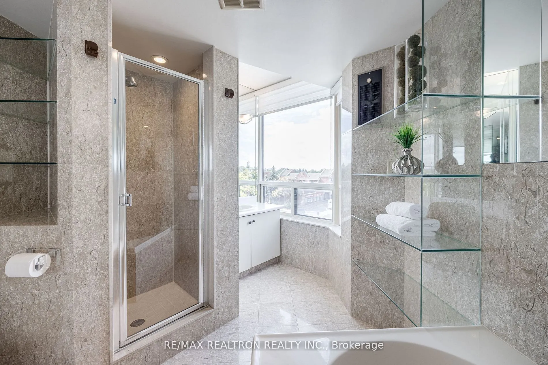343 Clark Avenue W, #502