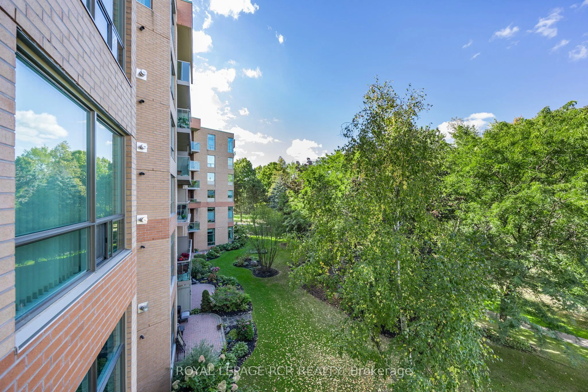 4 Briar Hill Heights, #205