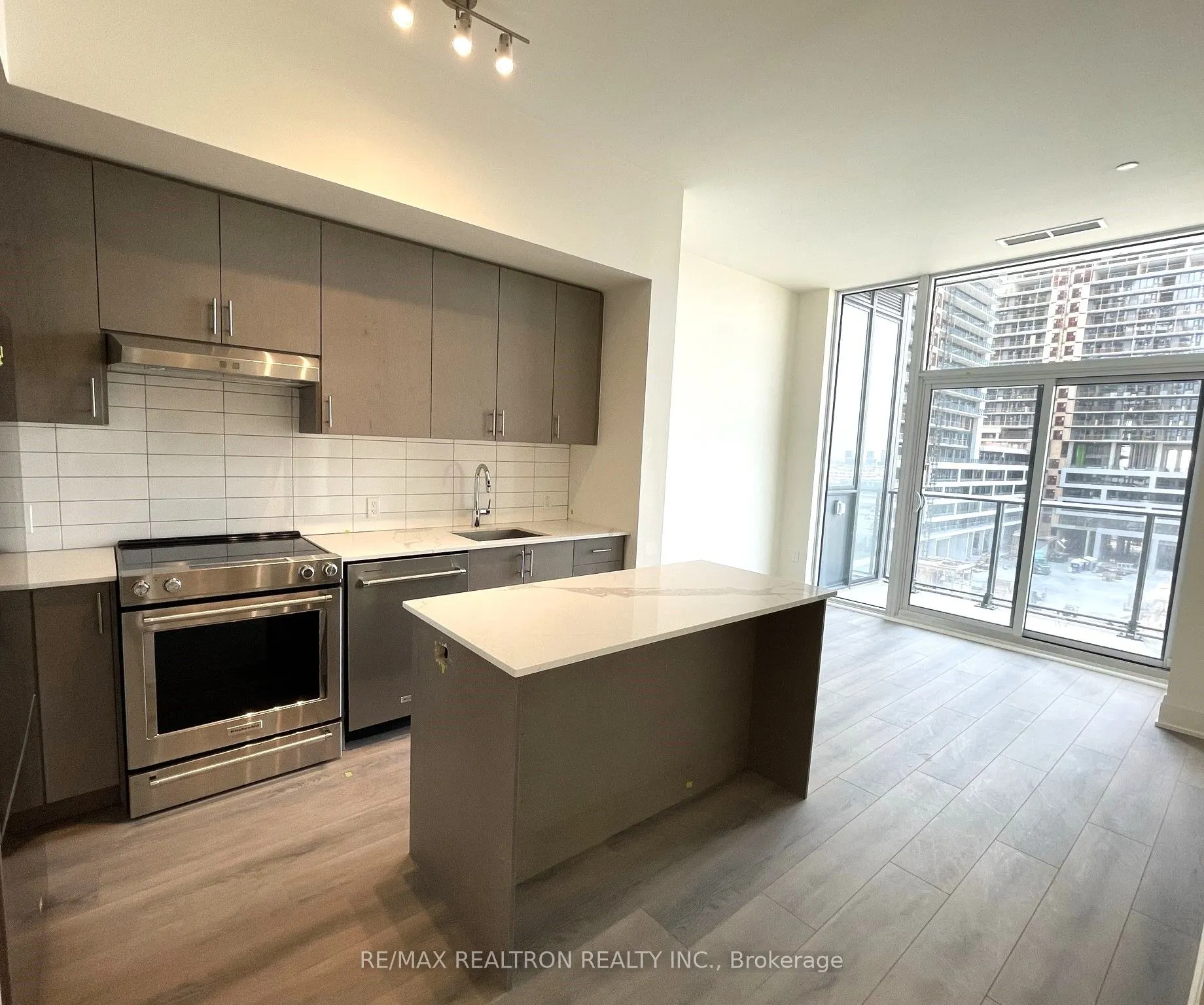9000 Jane Street, #620
