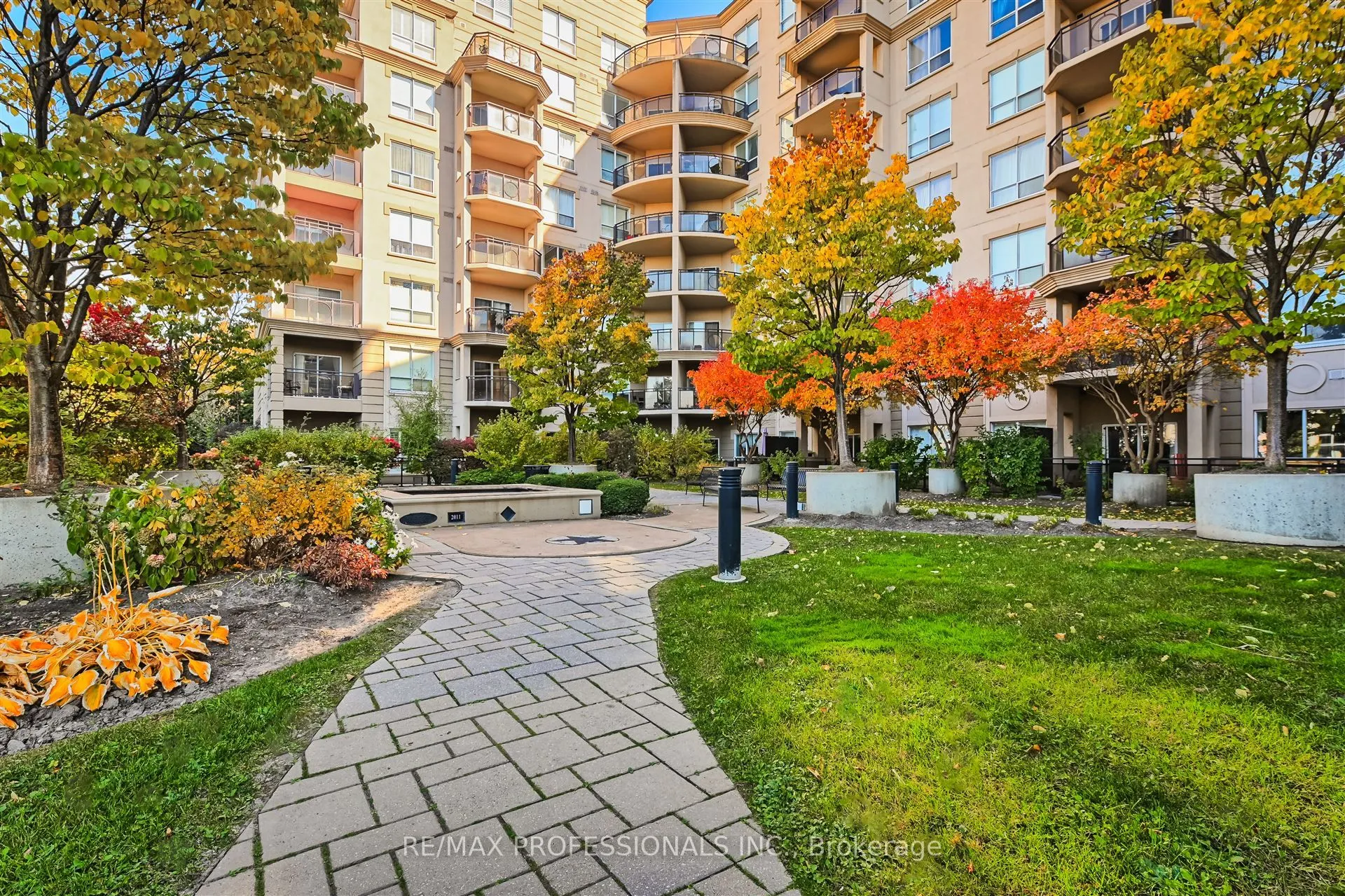 8 Maison Parc Court, #217