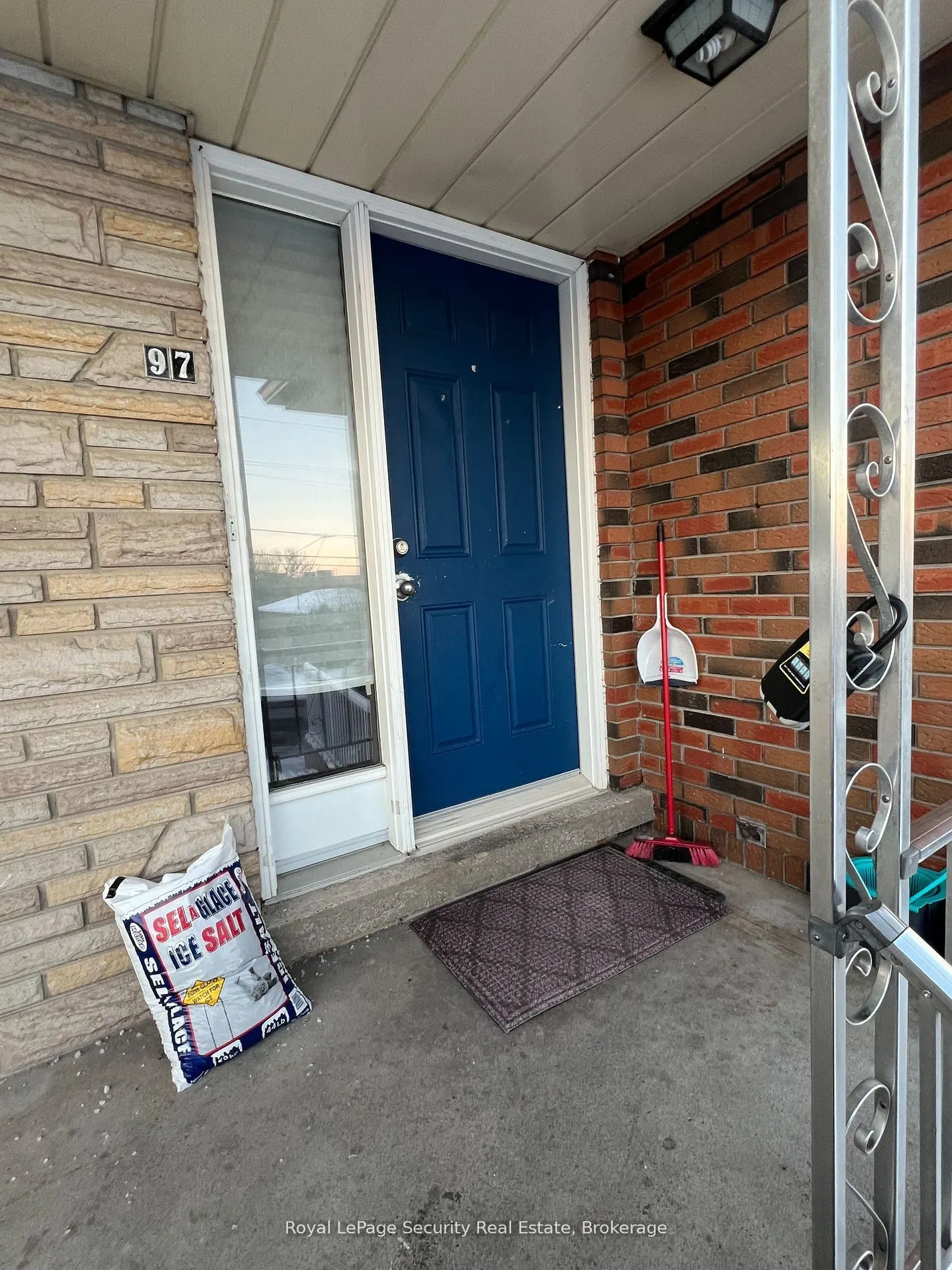 97 John Street E
