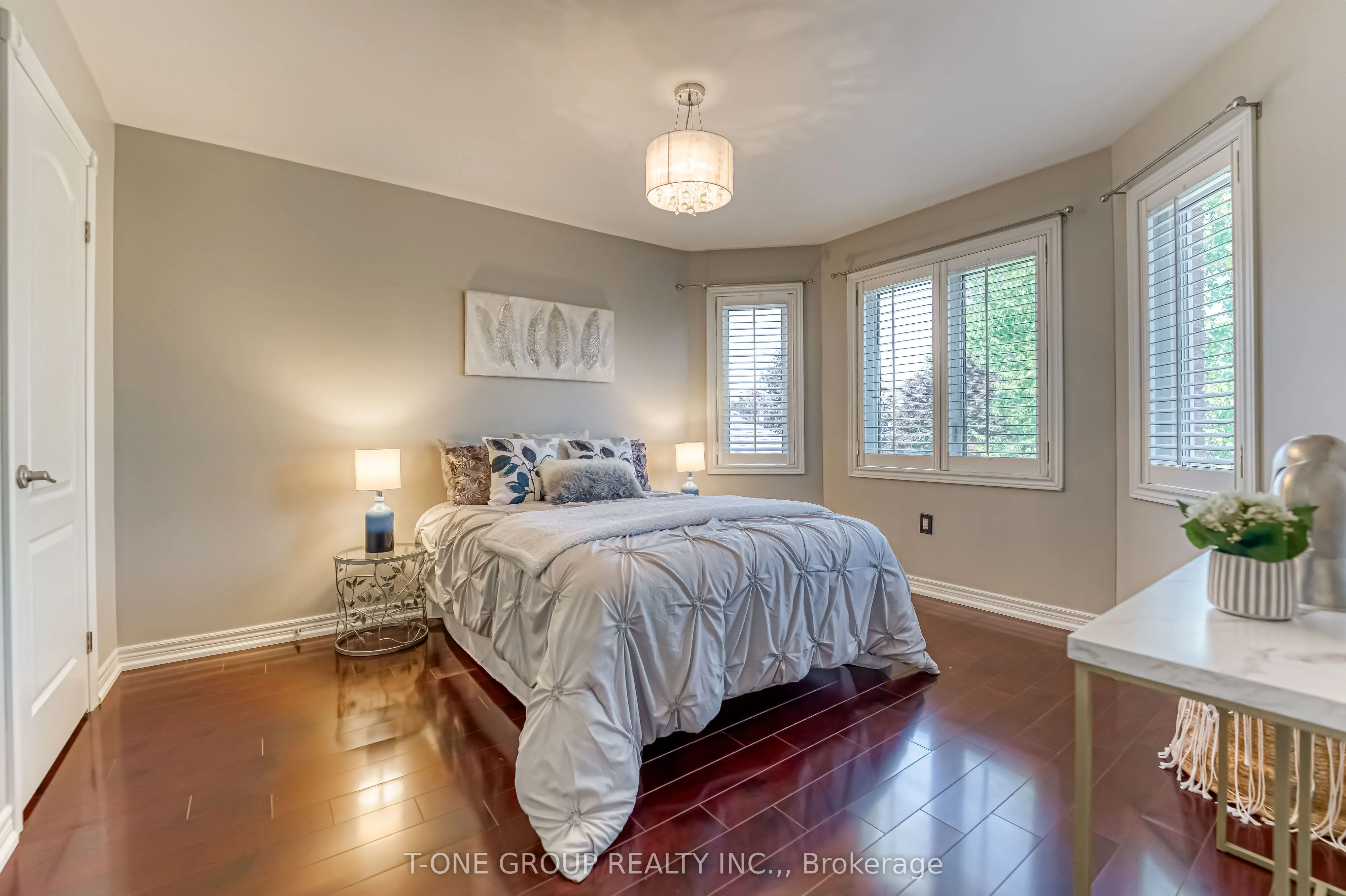 11 Saint Avenue