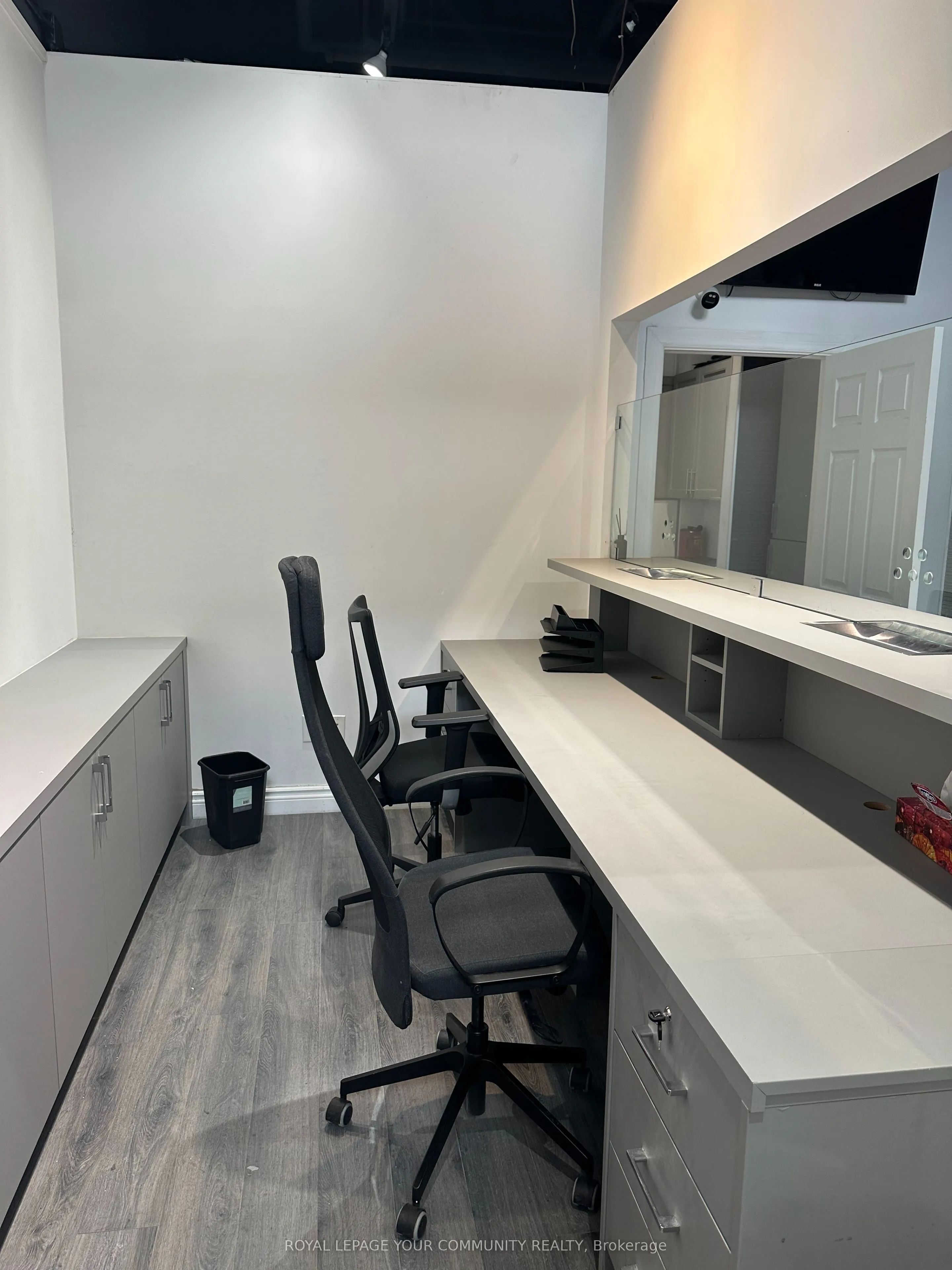 7181 Yonge Street, #18