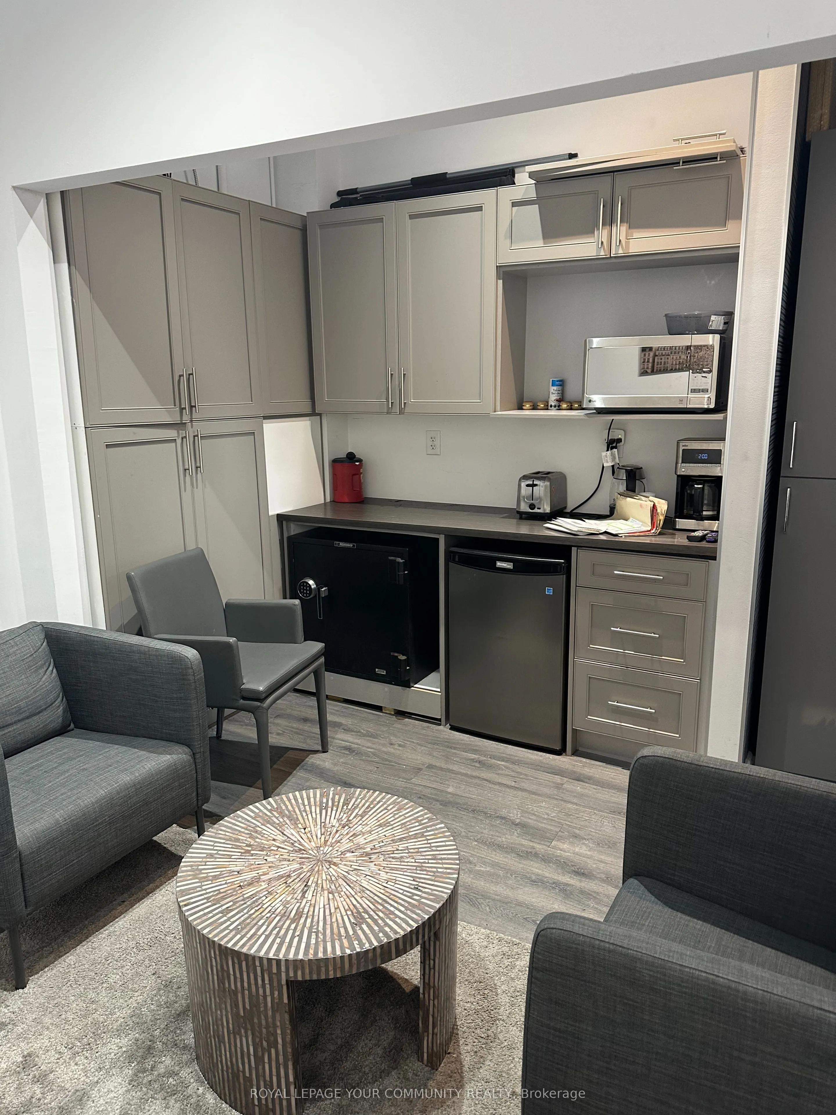 7181 Yonge Street, #18
