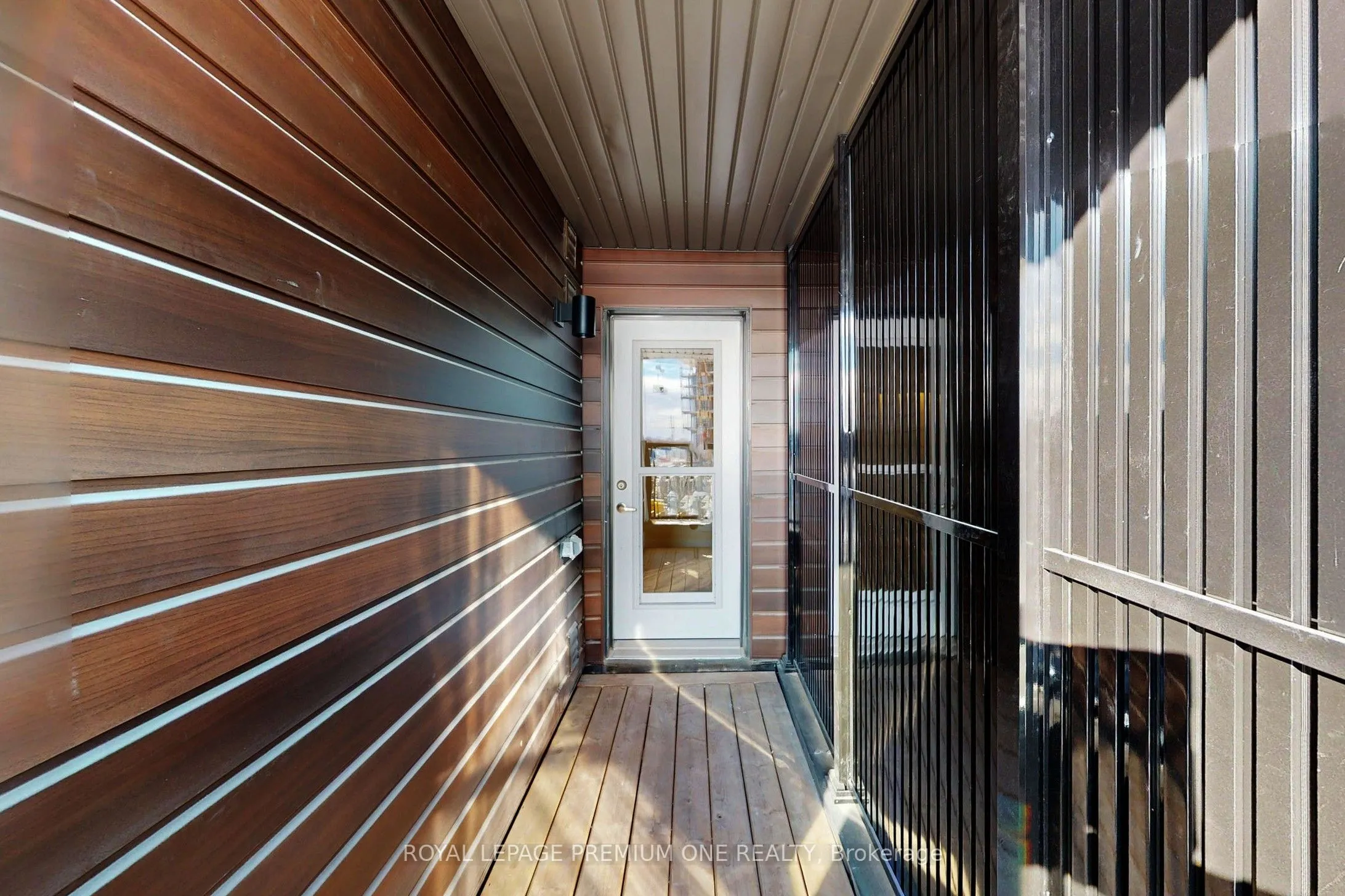 38 Dandara Gate