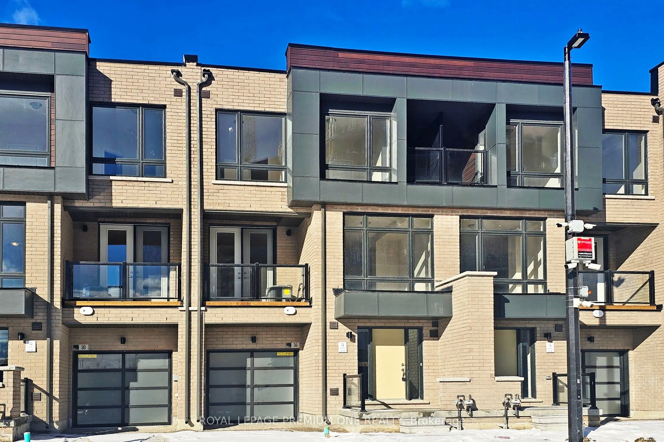 38 Dandara Gate