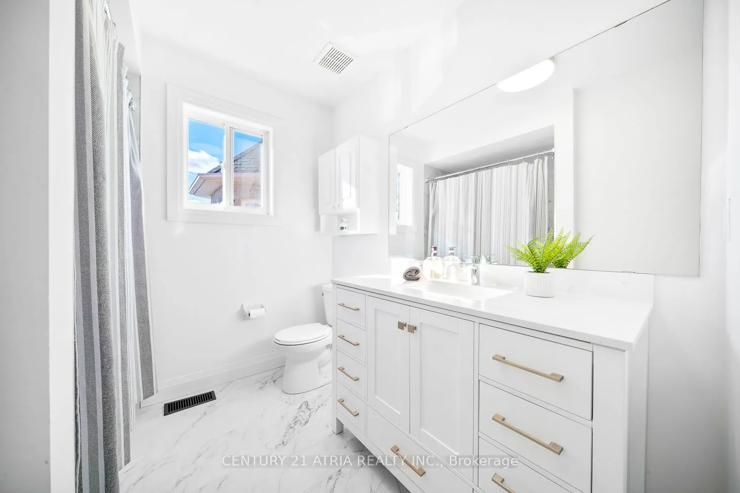 1304 Vincent Crescent