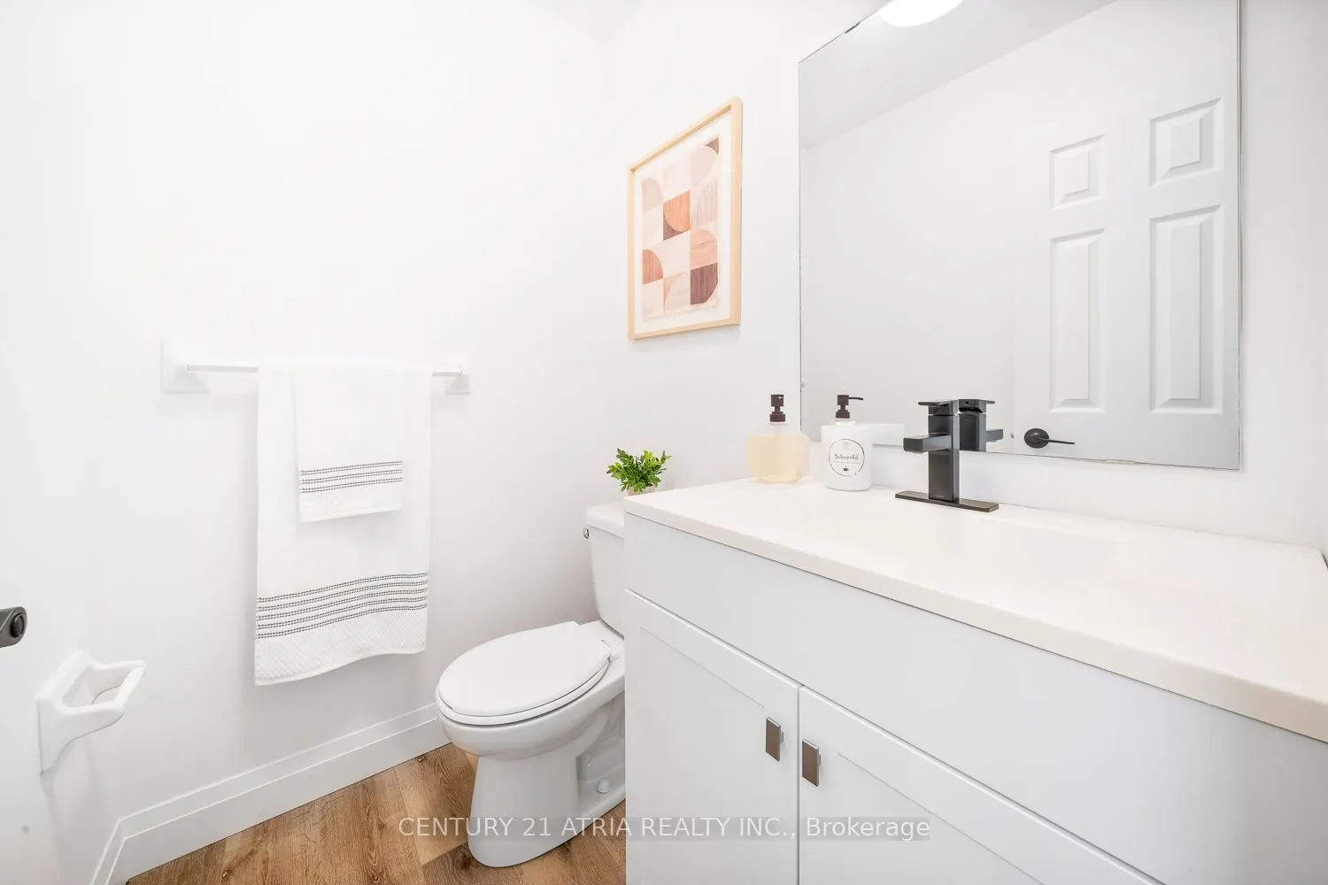 1304 Vincent Crescent
