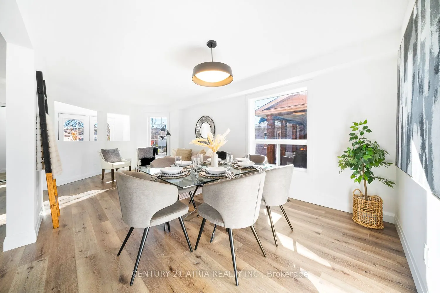 1304 Vincent Crescent