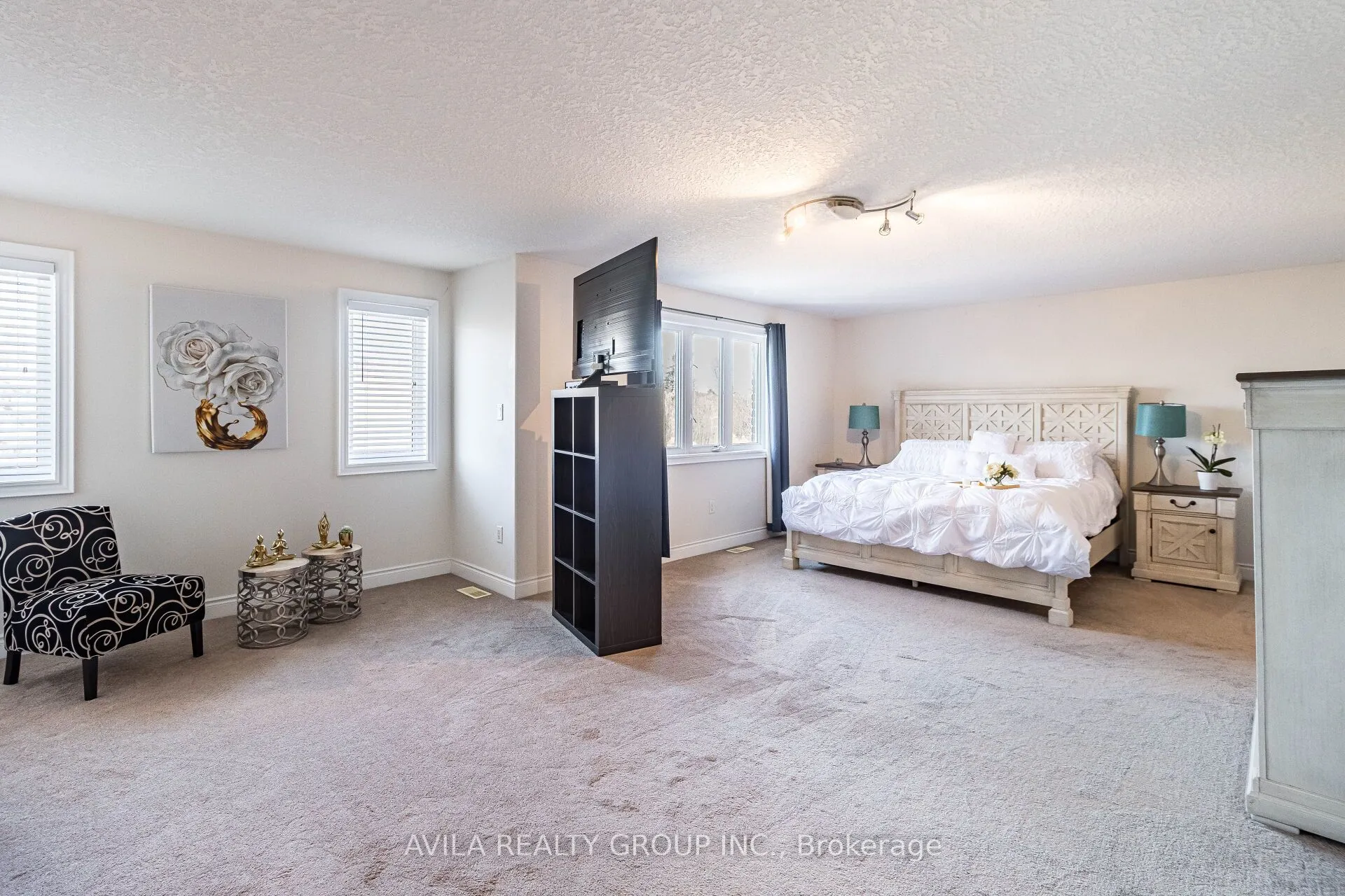 950 Booth Avenue