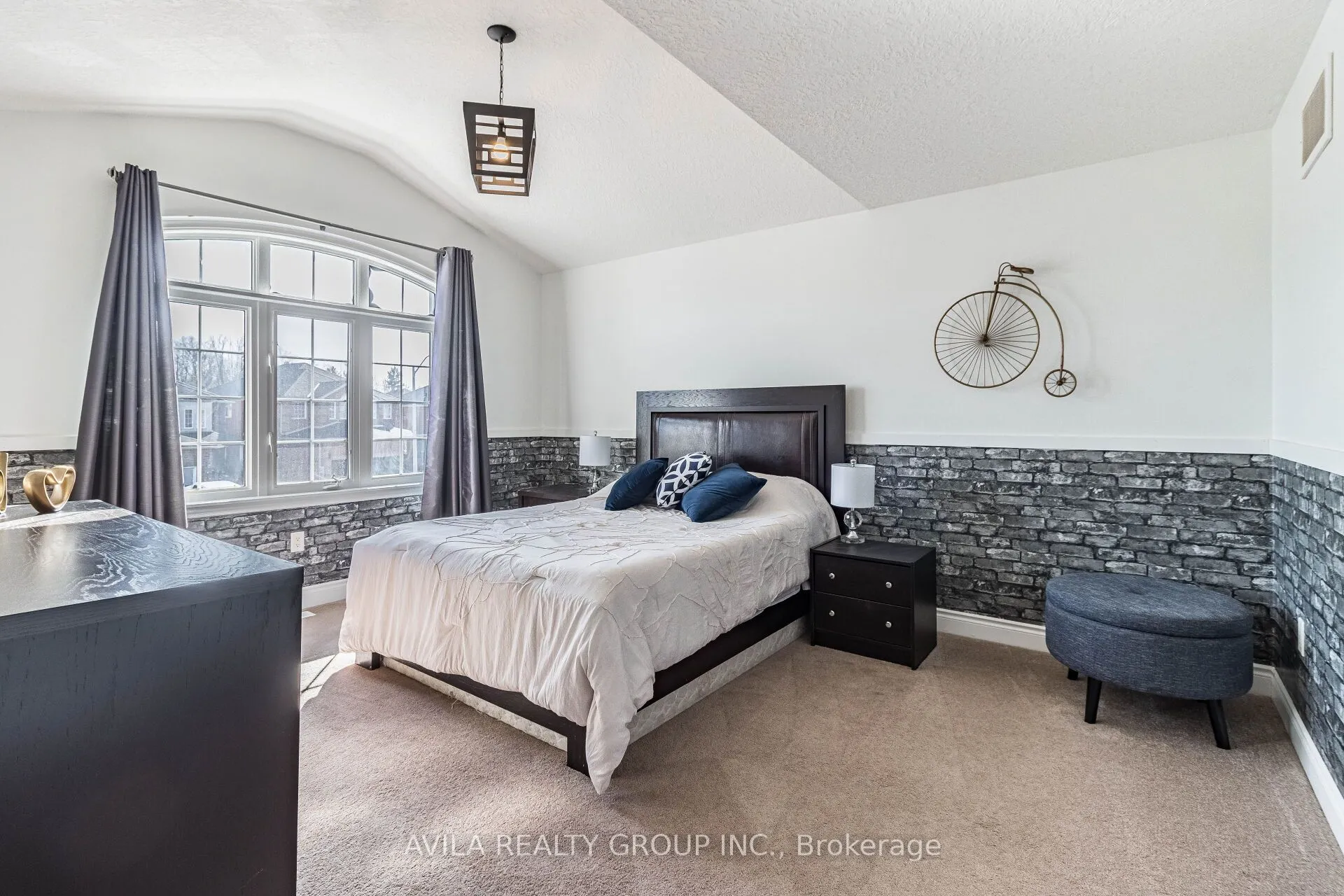 950 Booth Avenue