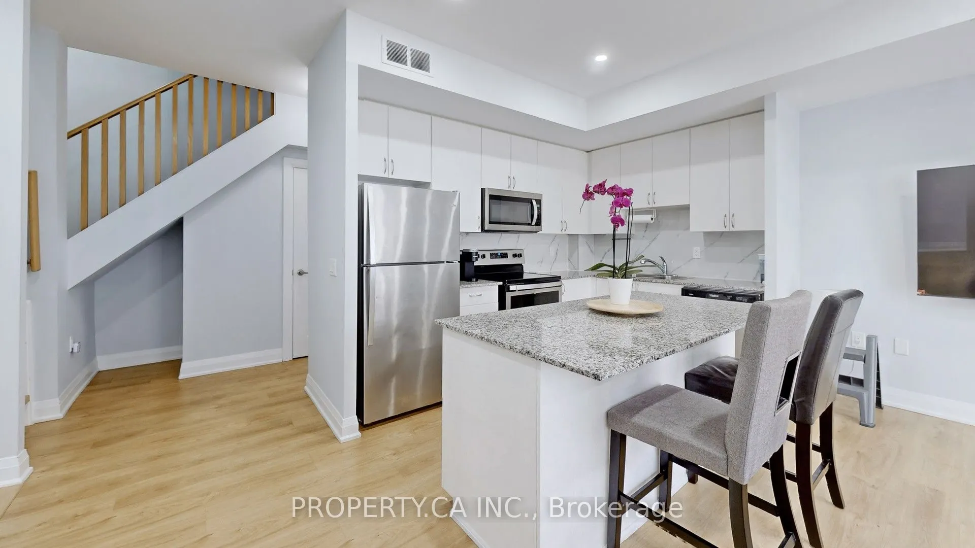 5289 Hwy 7, #203