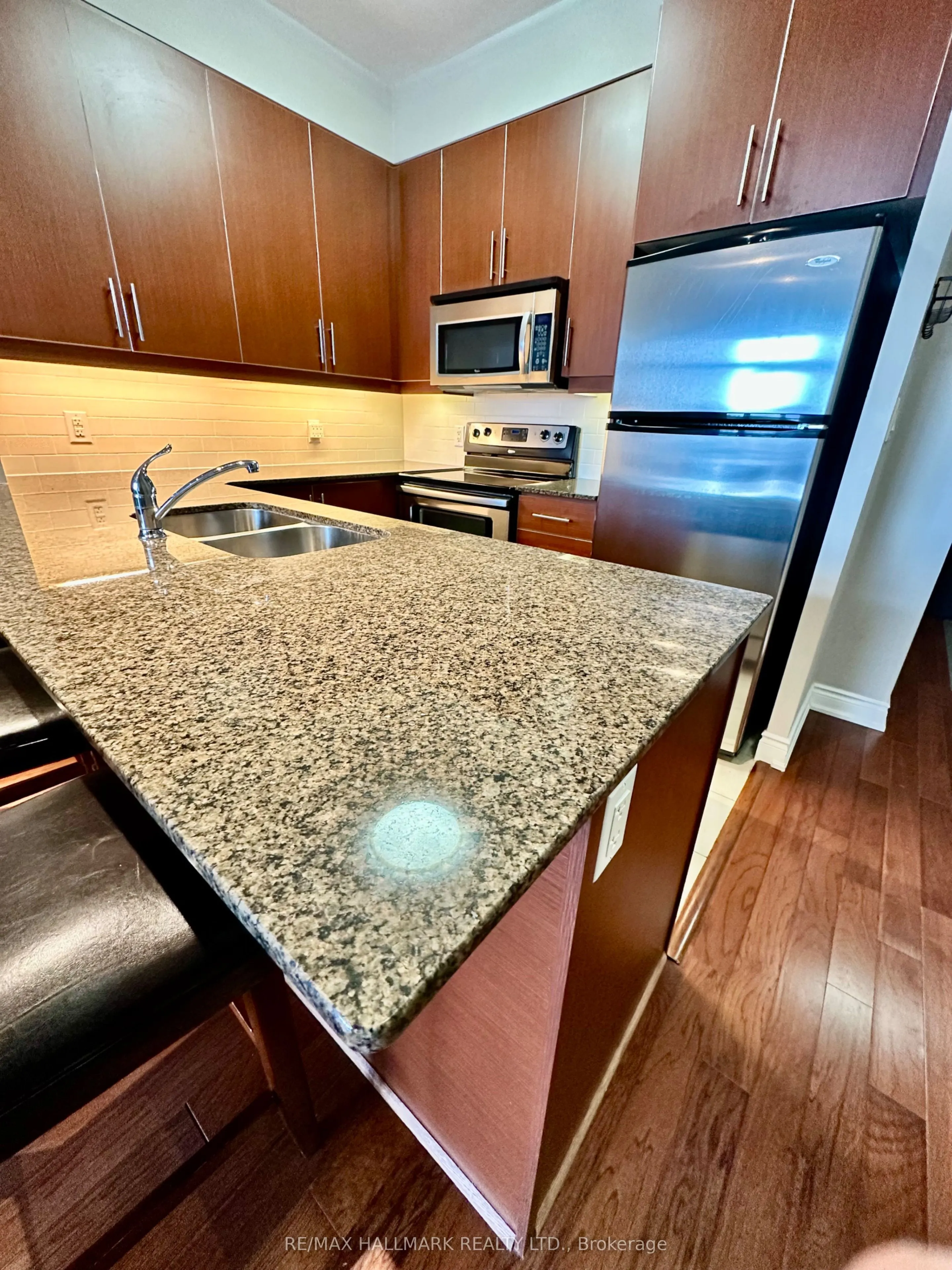 281 Woodbridge Avenue S, #410