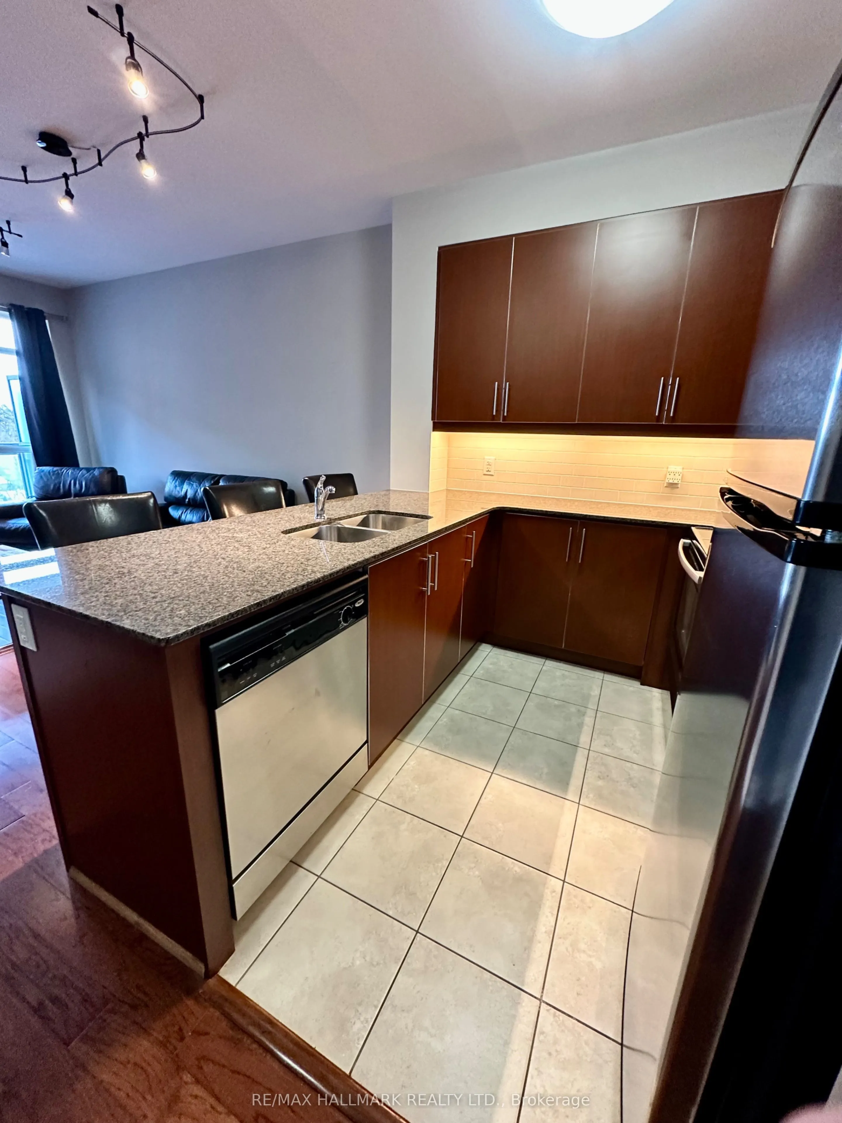 281 Woodbridge Avenue S, #410