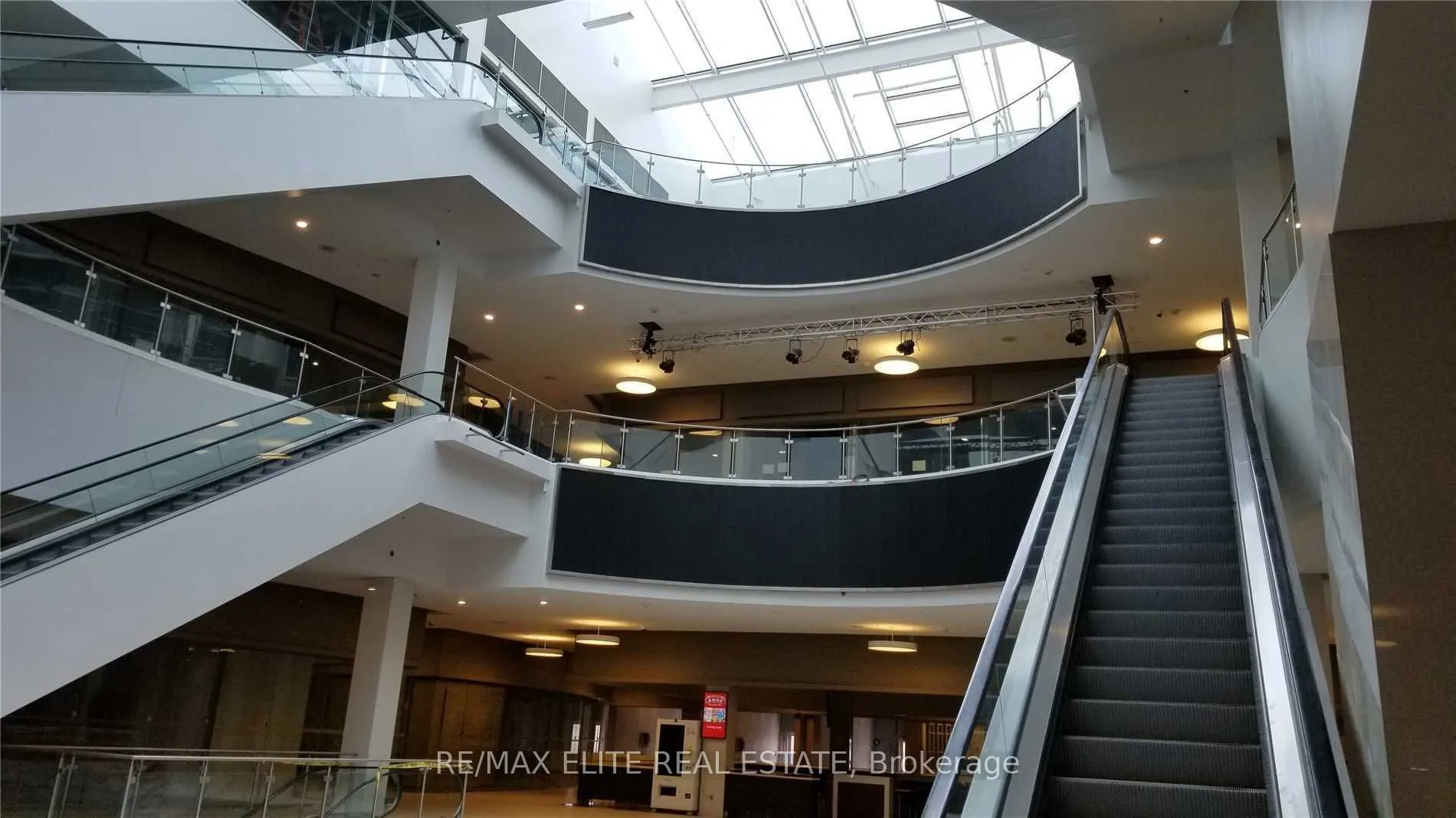 9390 Woodbine Avenue, #1D10