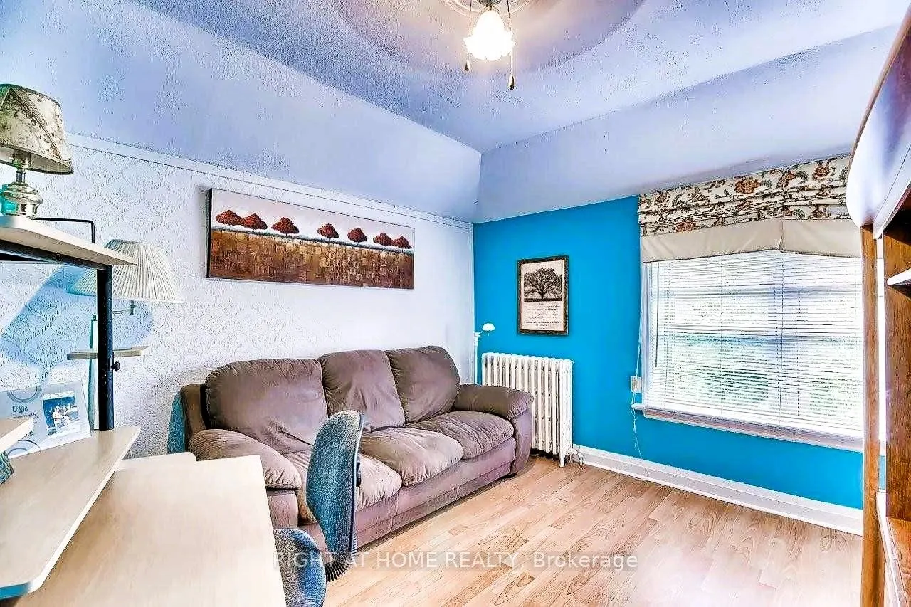 10 The Queensway S