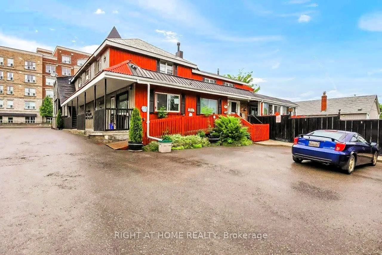 10 The Queensway S