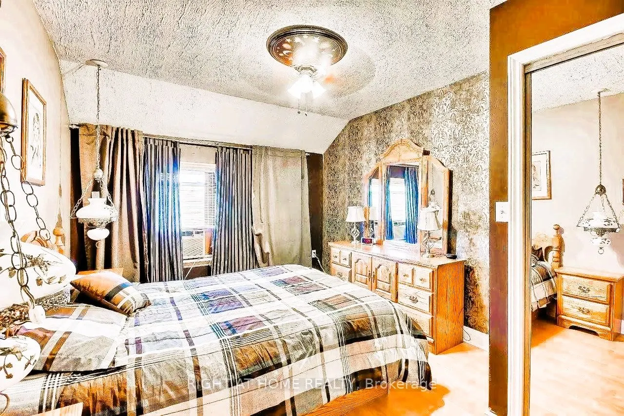10 The Queensway S