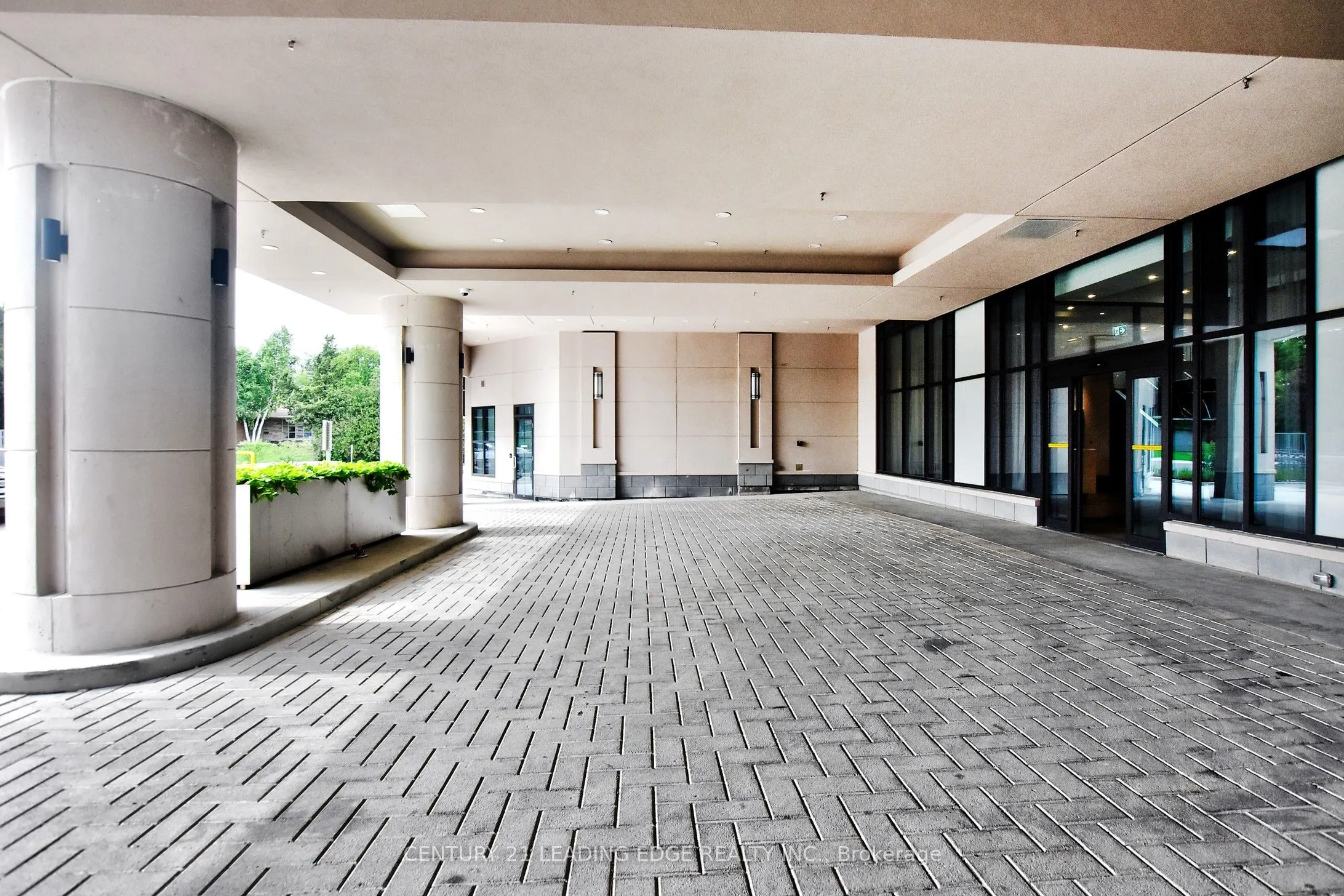 20 Fred Varley Drive, #324