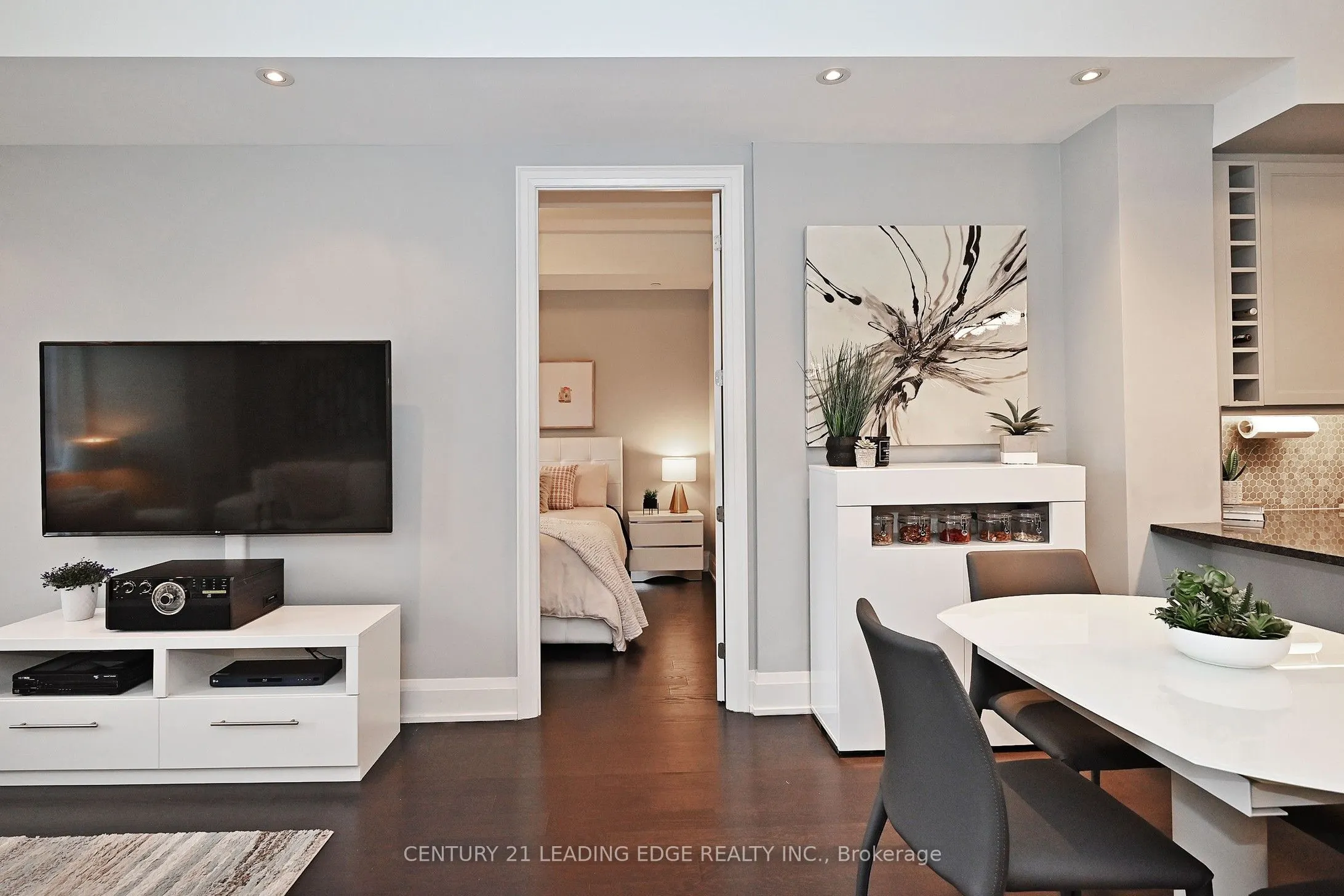 20 Fred Varley Drive, #324