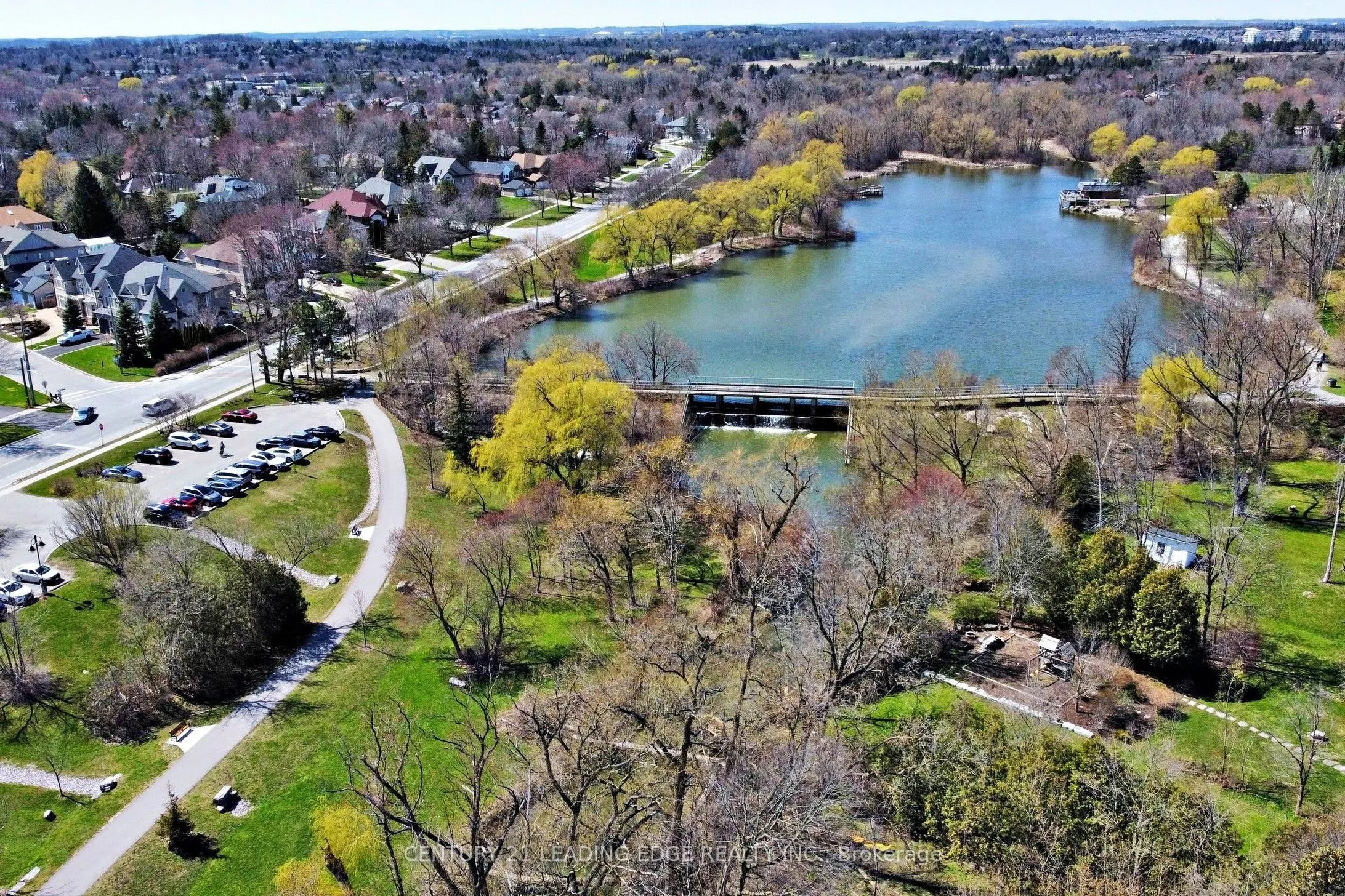 20 Fred Varley Drive, #324