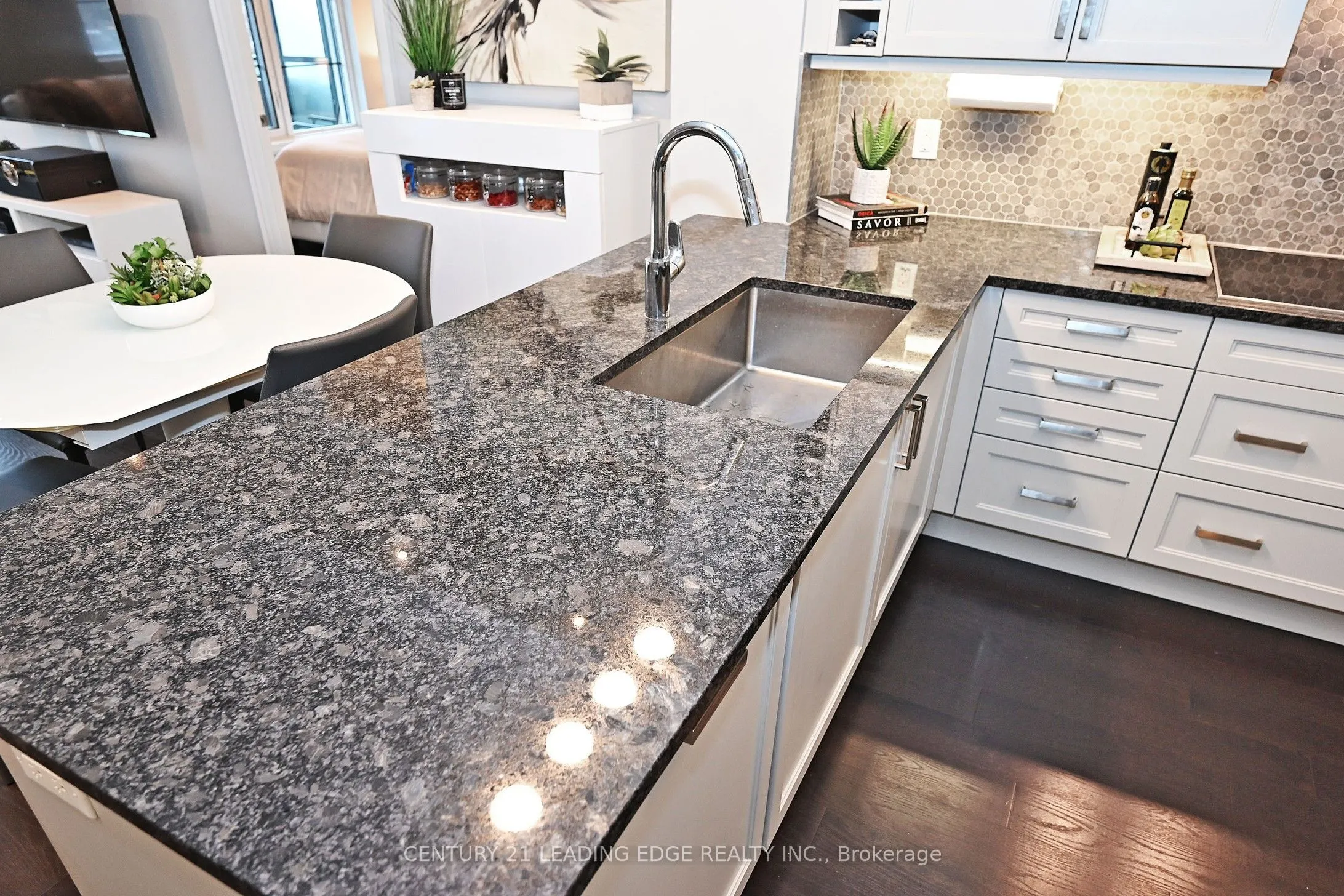 20 Fred Varley Drive, #324