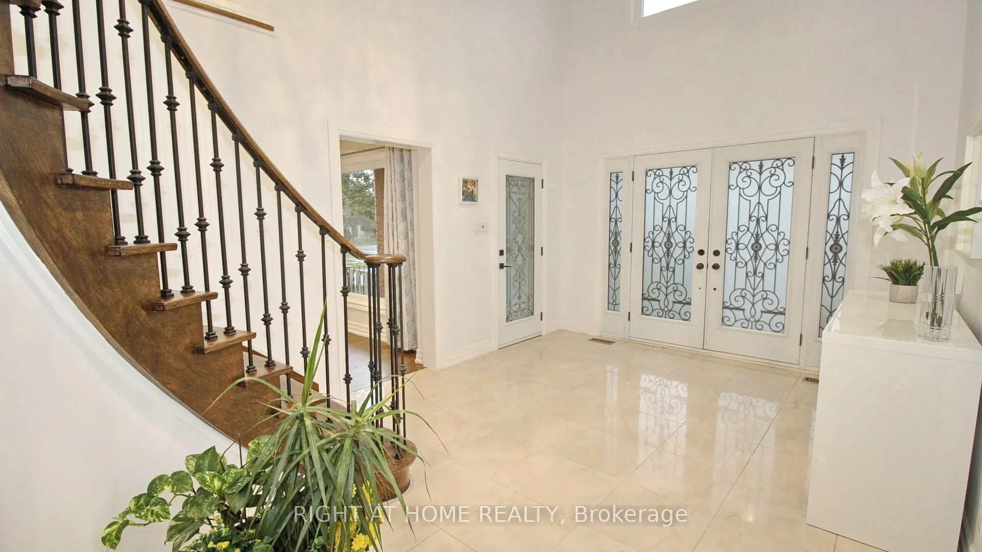304 Firglen Ridge
