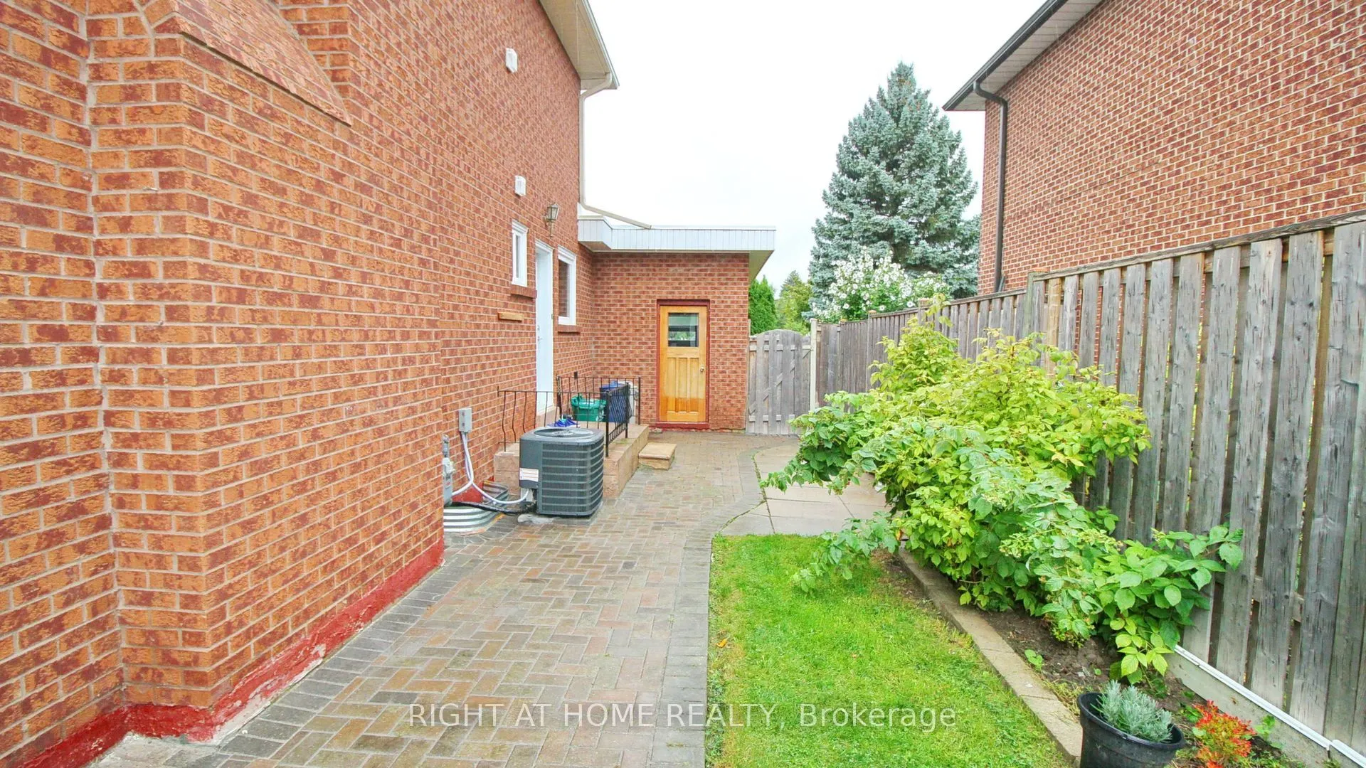 304 Firglen Ridge