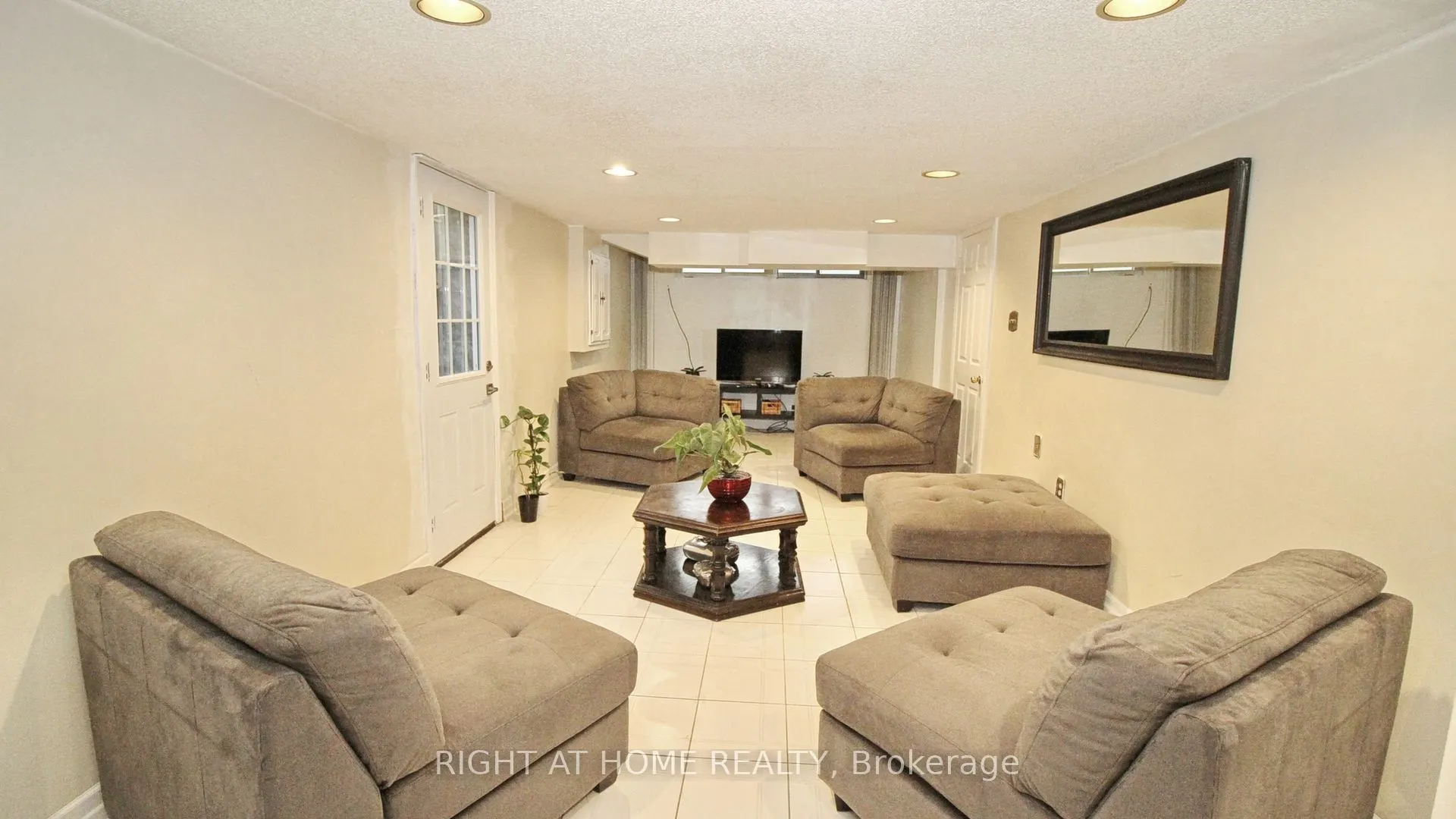 304 Firglen Ridge