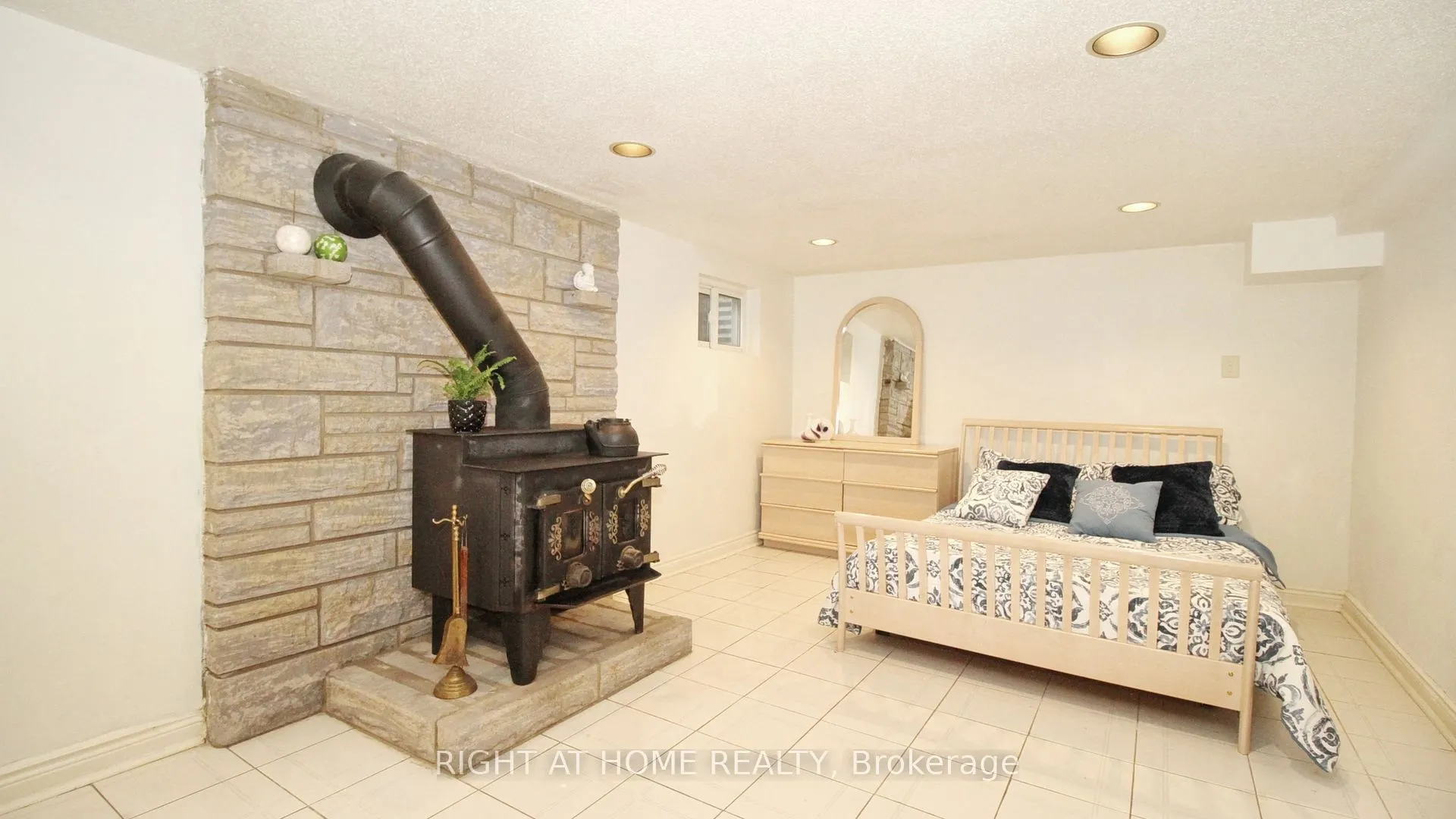 304 Firglen Ridge