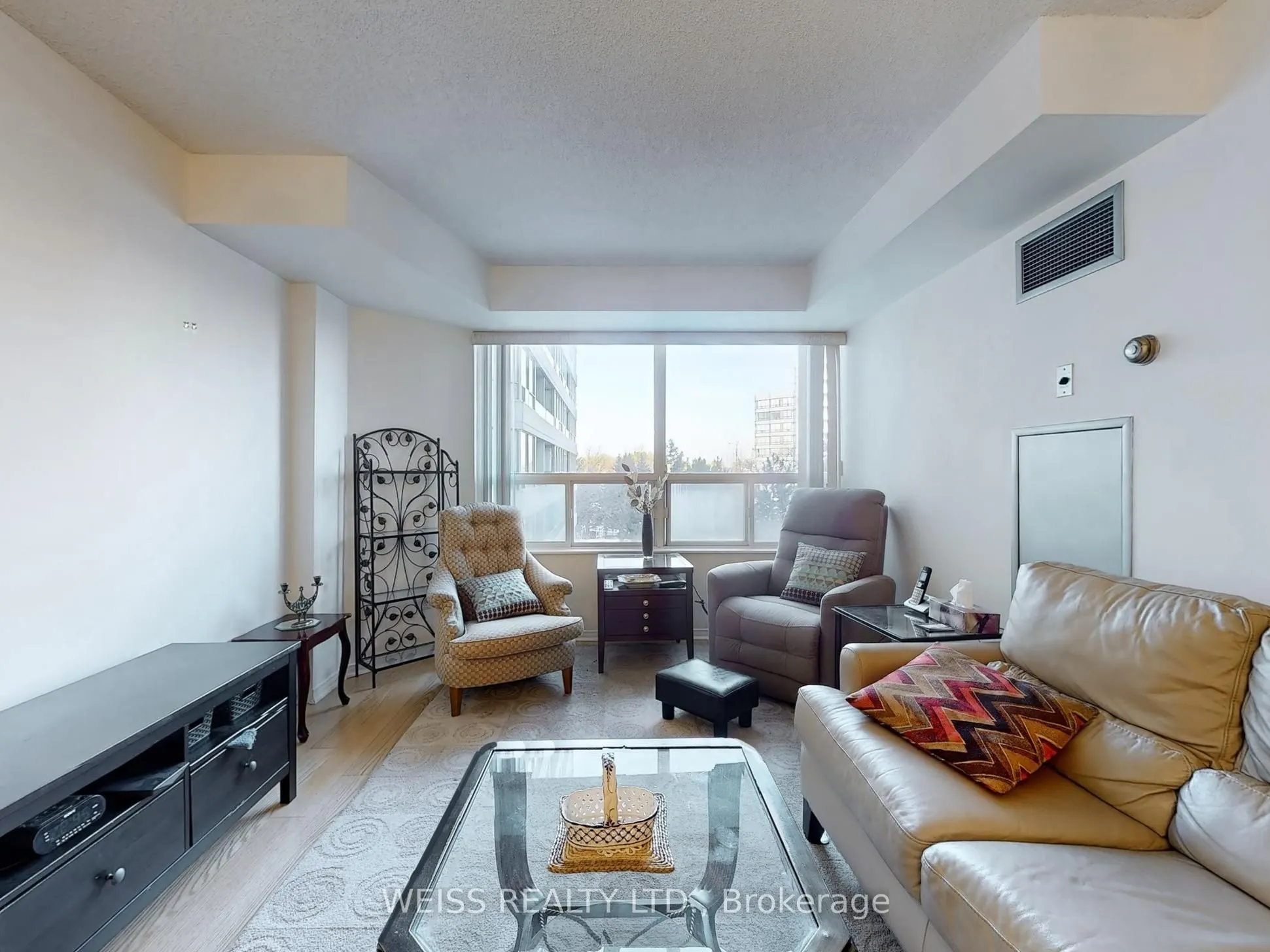 11 Townsgate Drive #401