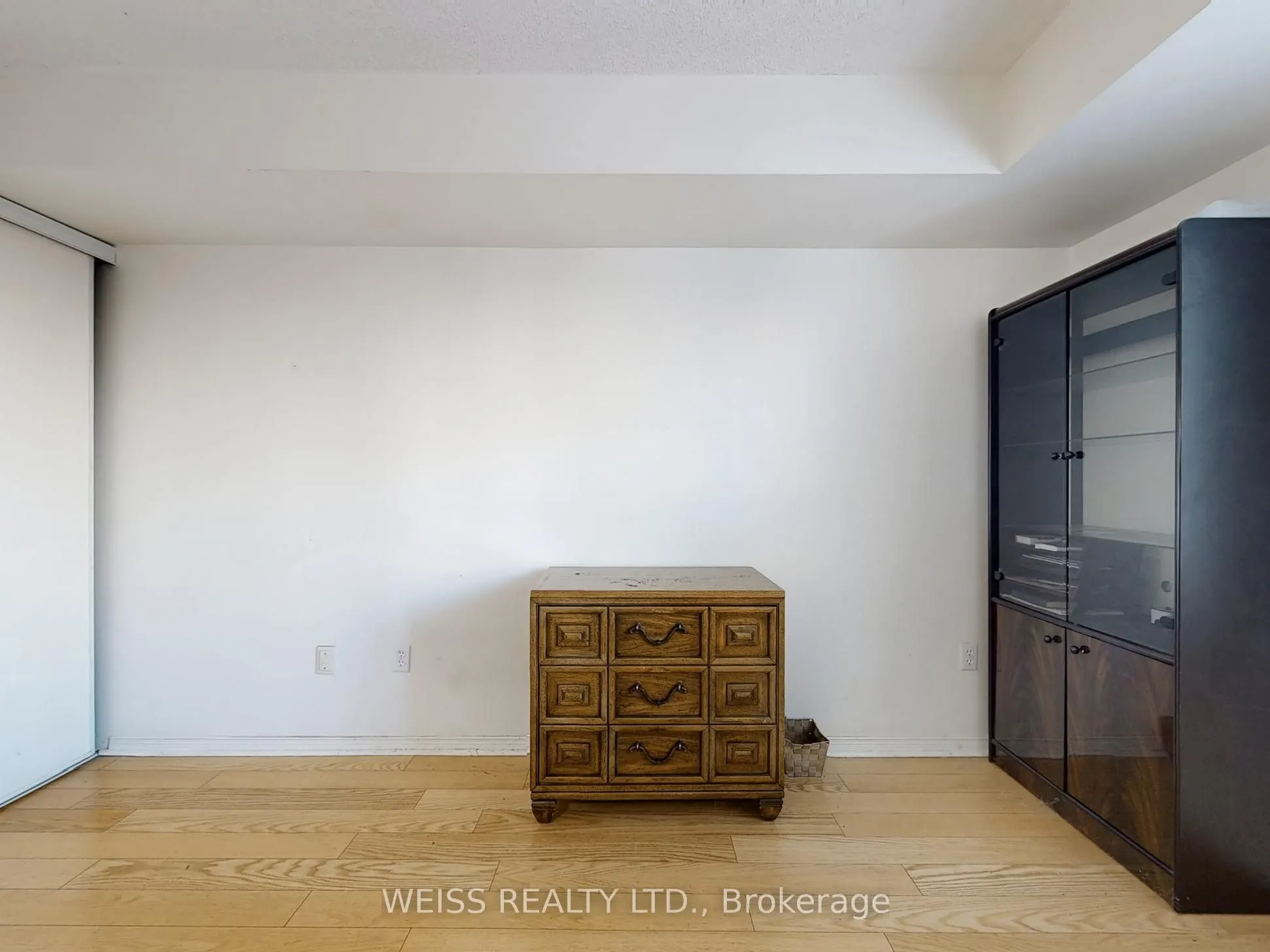 11 Townsgate Drive #401