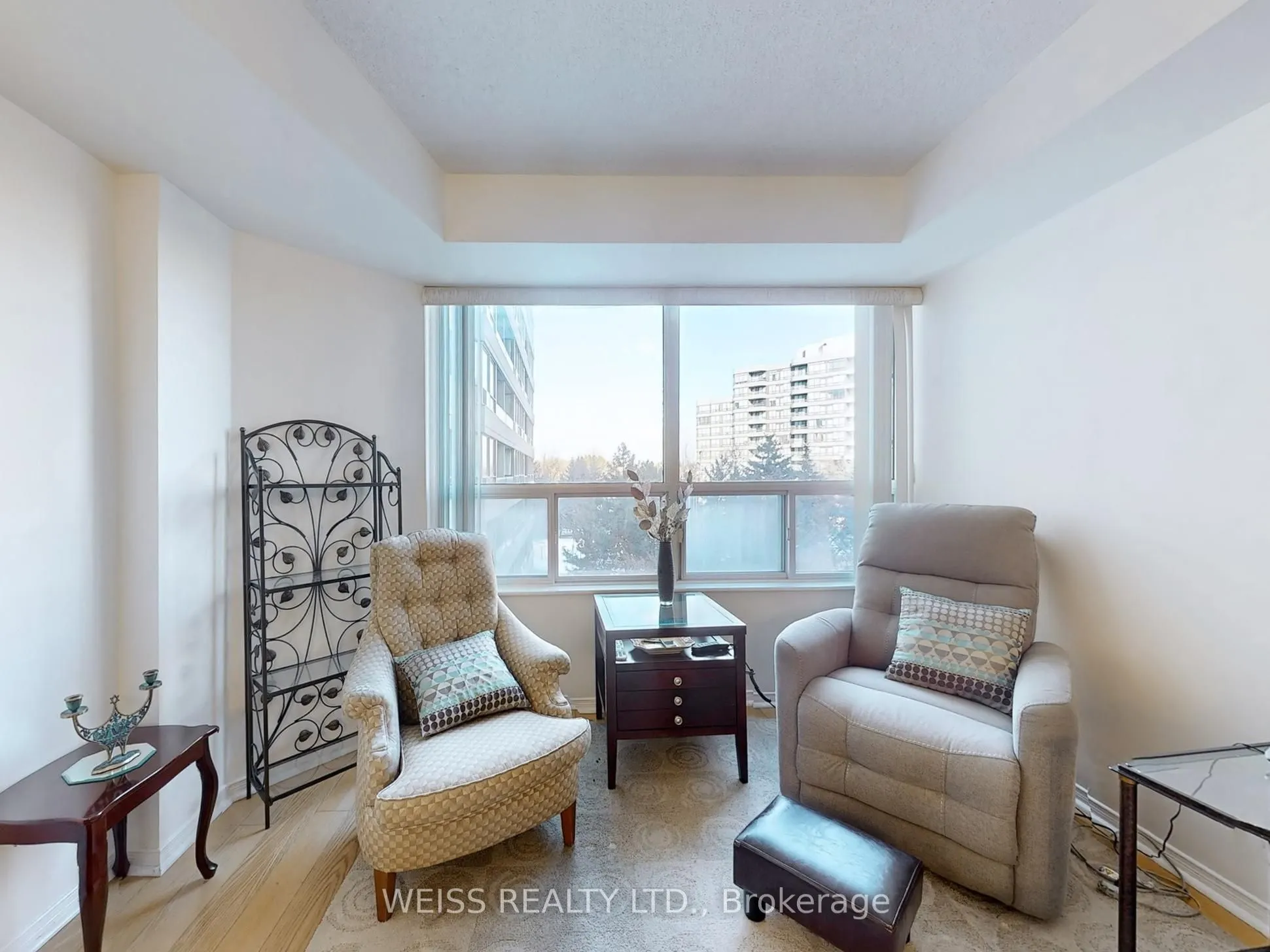 11 Townsgate Drive #401