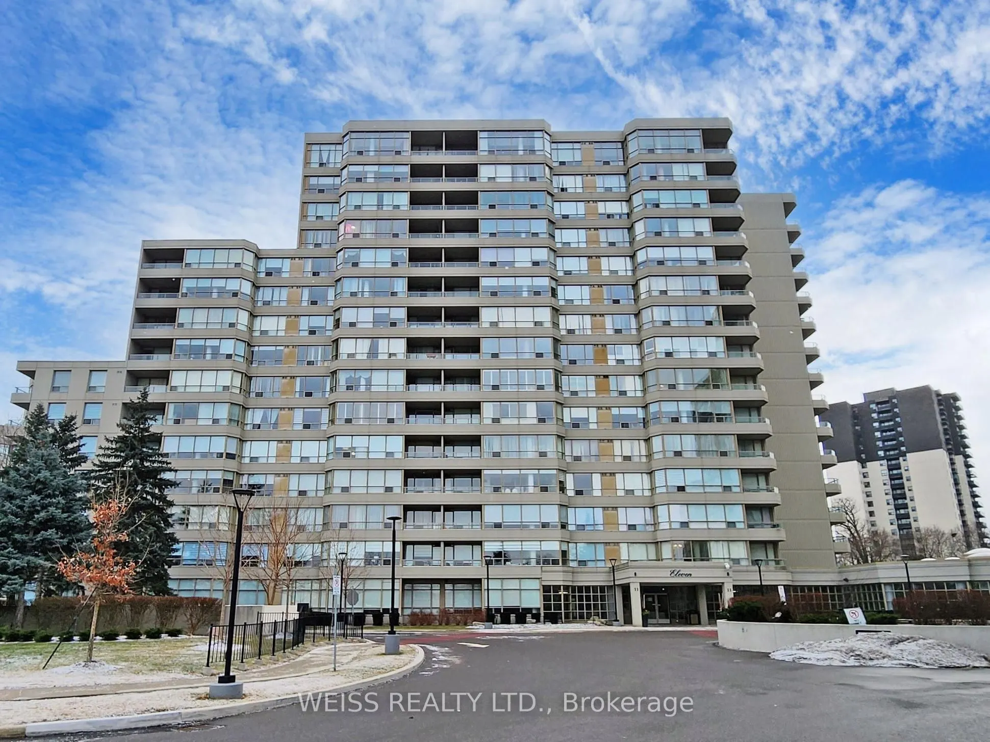 11 Townsgate Drive #401