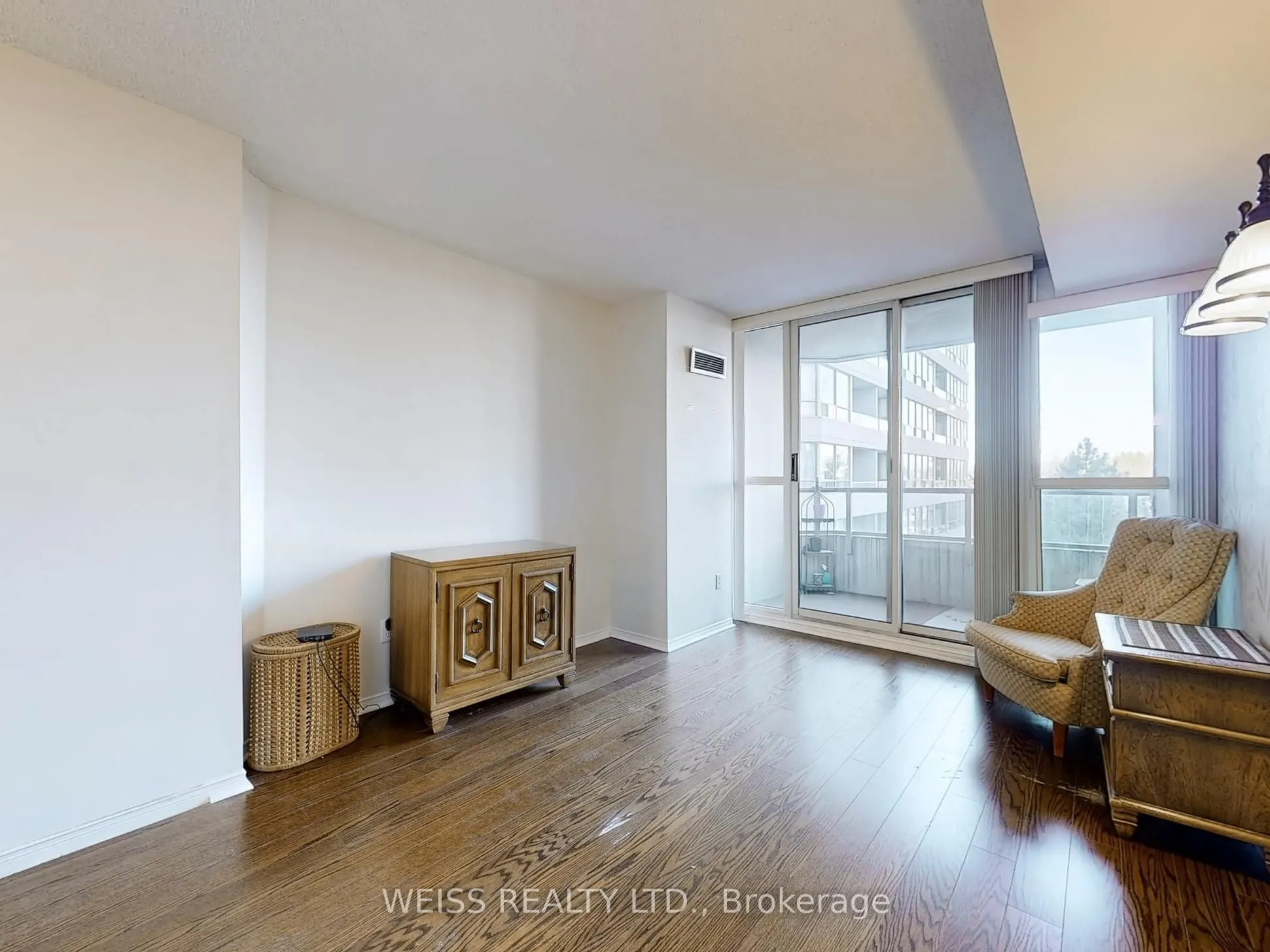 11 Townsgate Drive #401