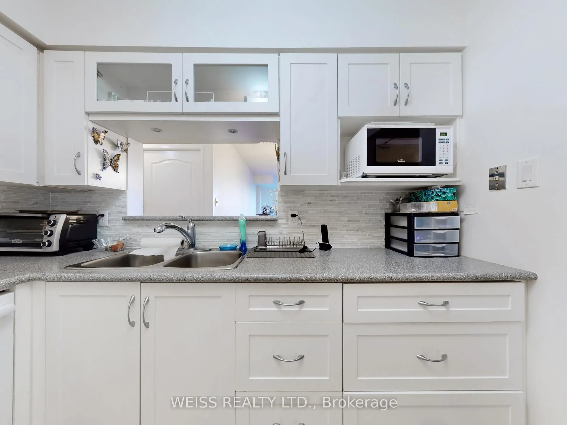 11 Townsgate Drive #401