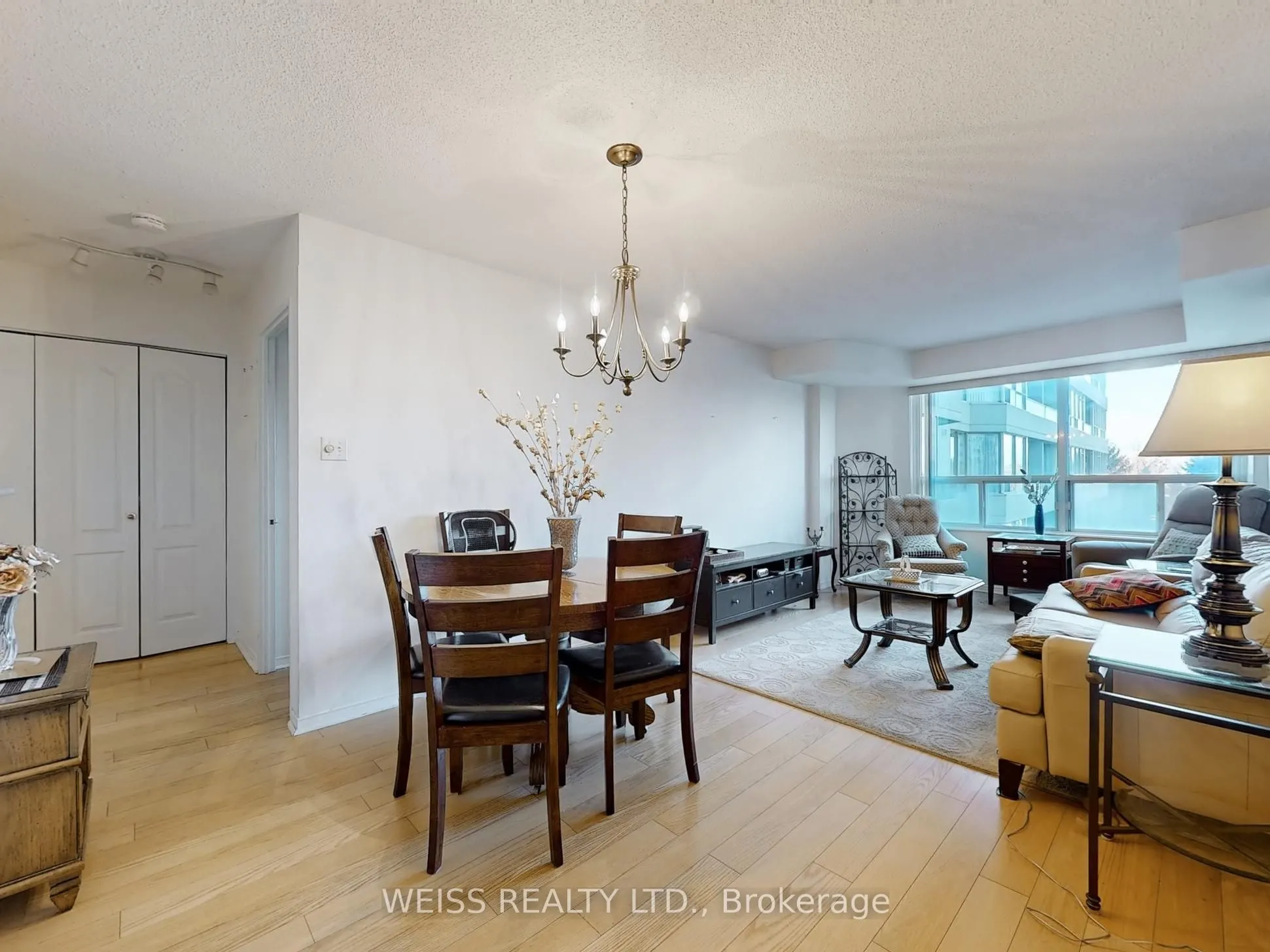 11 Townsgate Drive #401