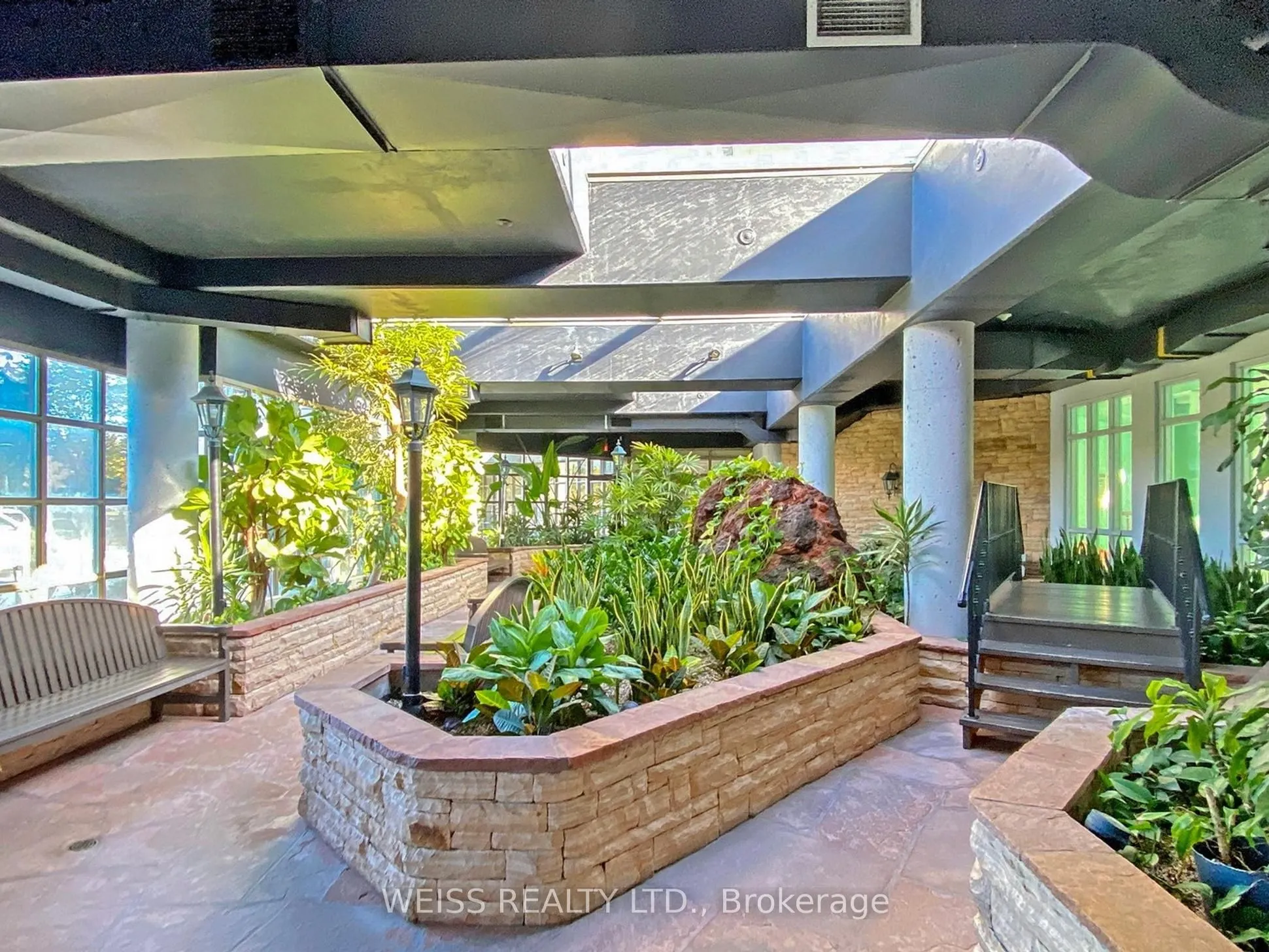 11 Townsgate Drive #401