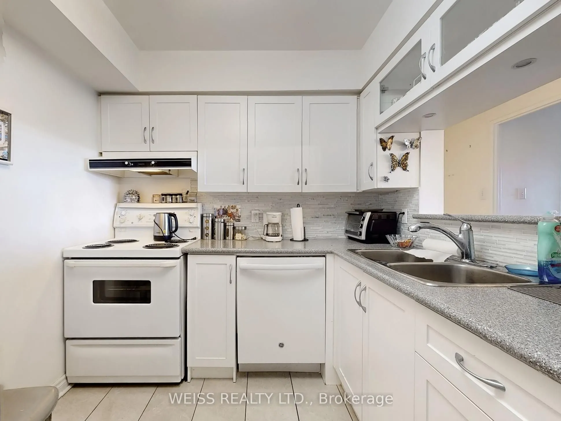 11 Townsgate Drive #401
