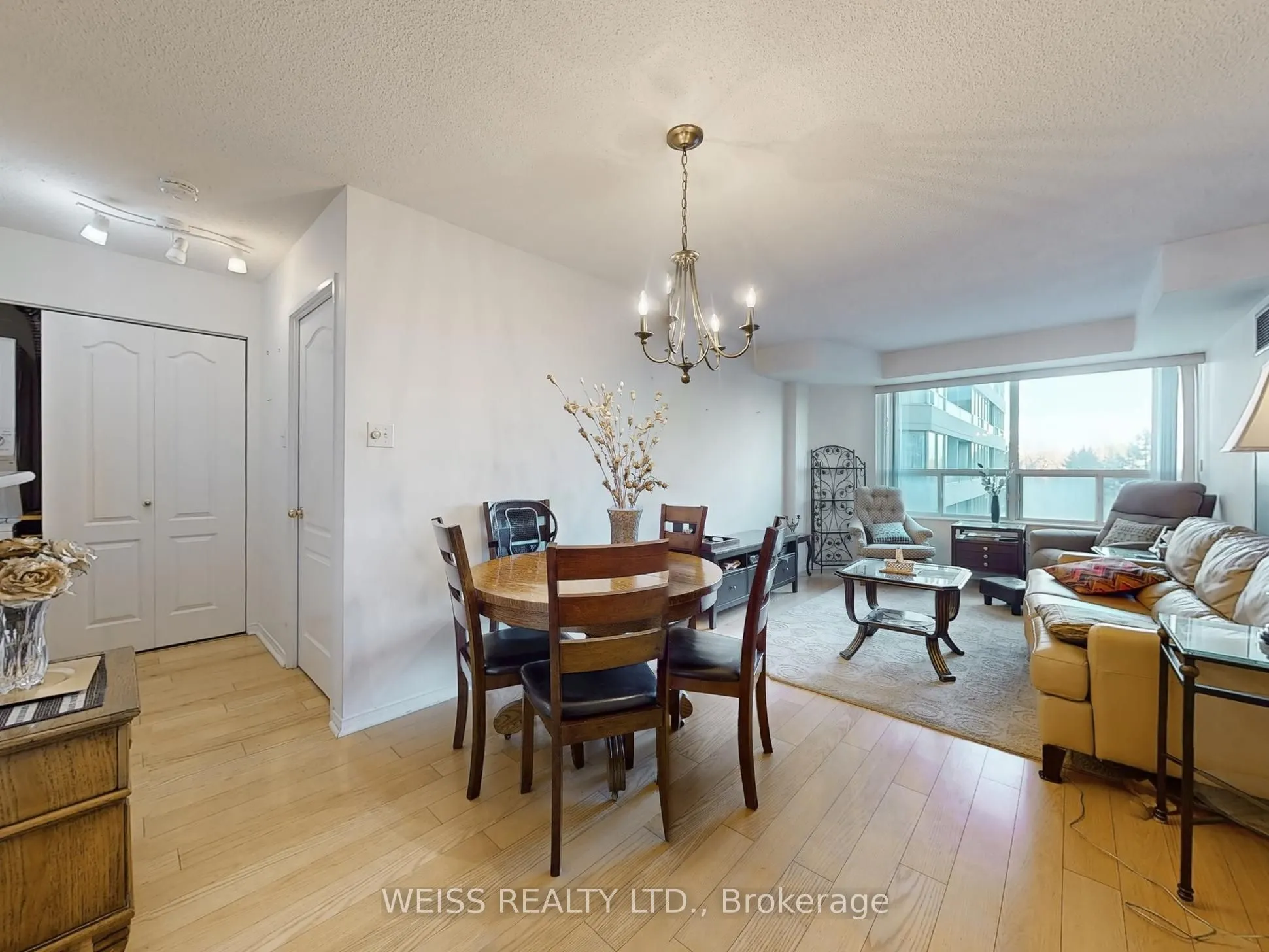 11 Townsgate Drive #401