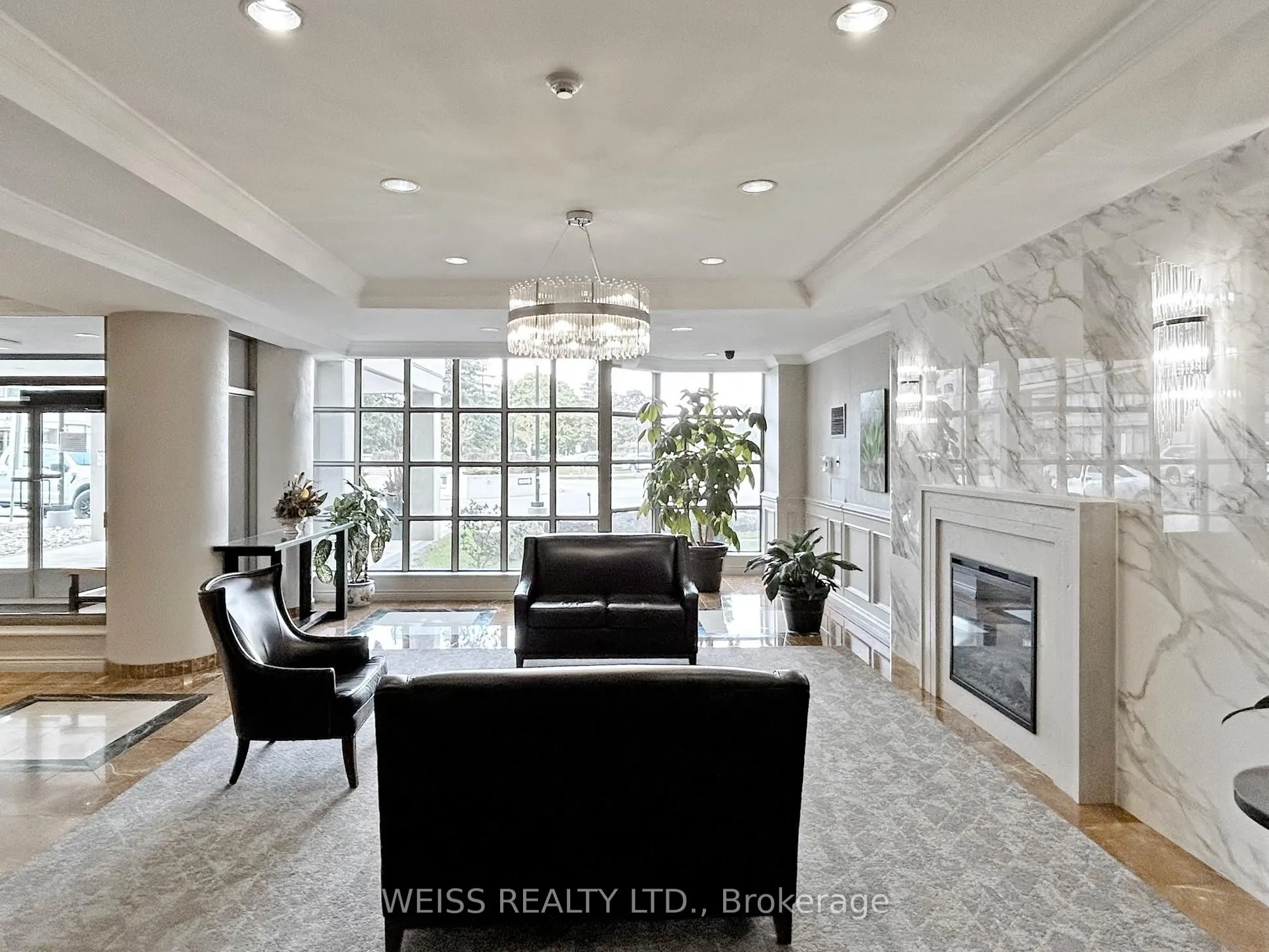 11 Townsgate Drive #401