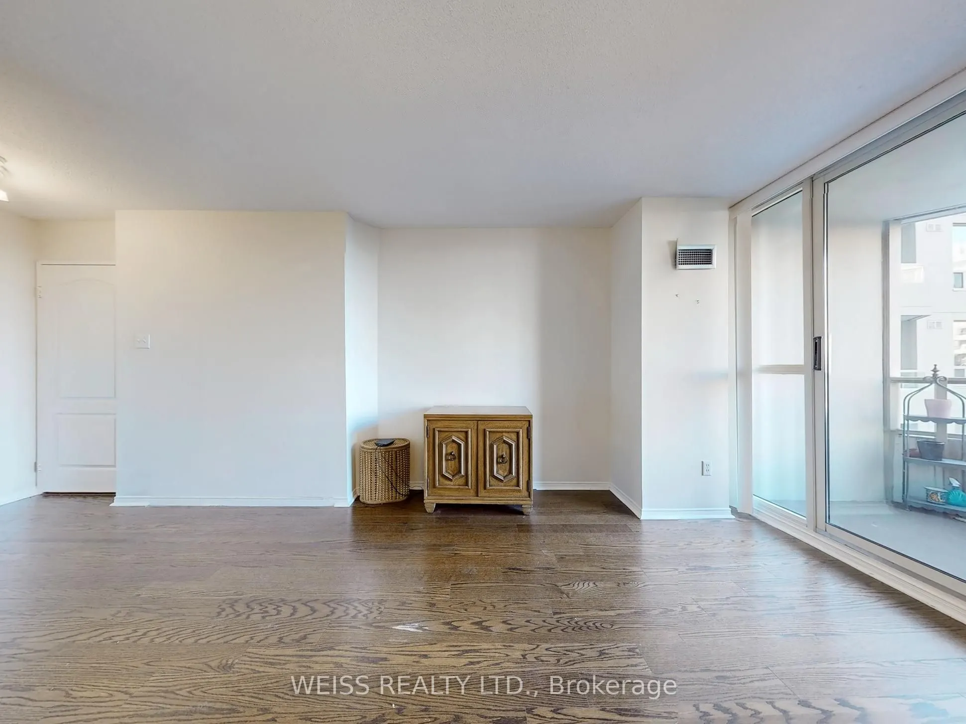11 Townsgate Drive #401