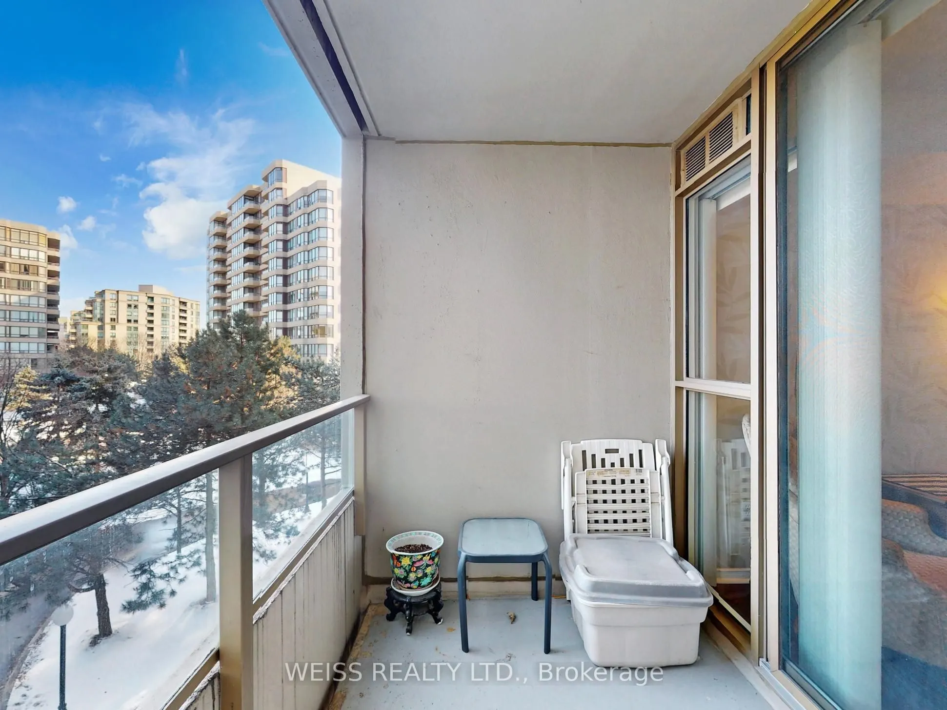 11 Townsgate Drive #401