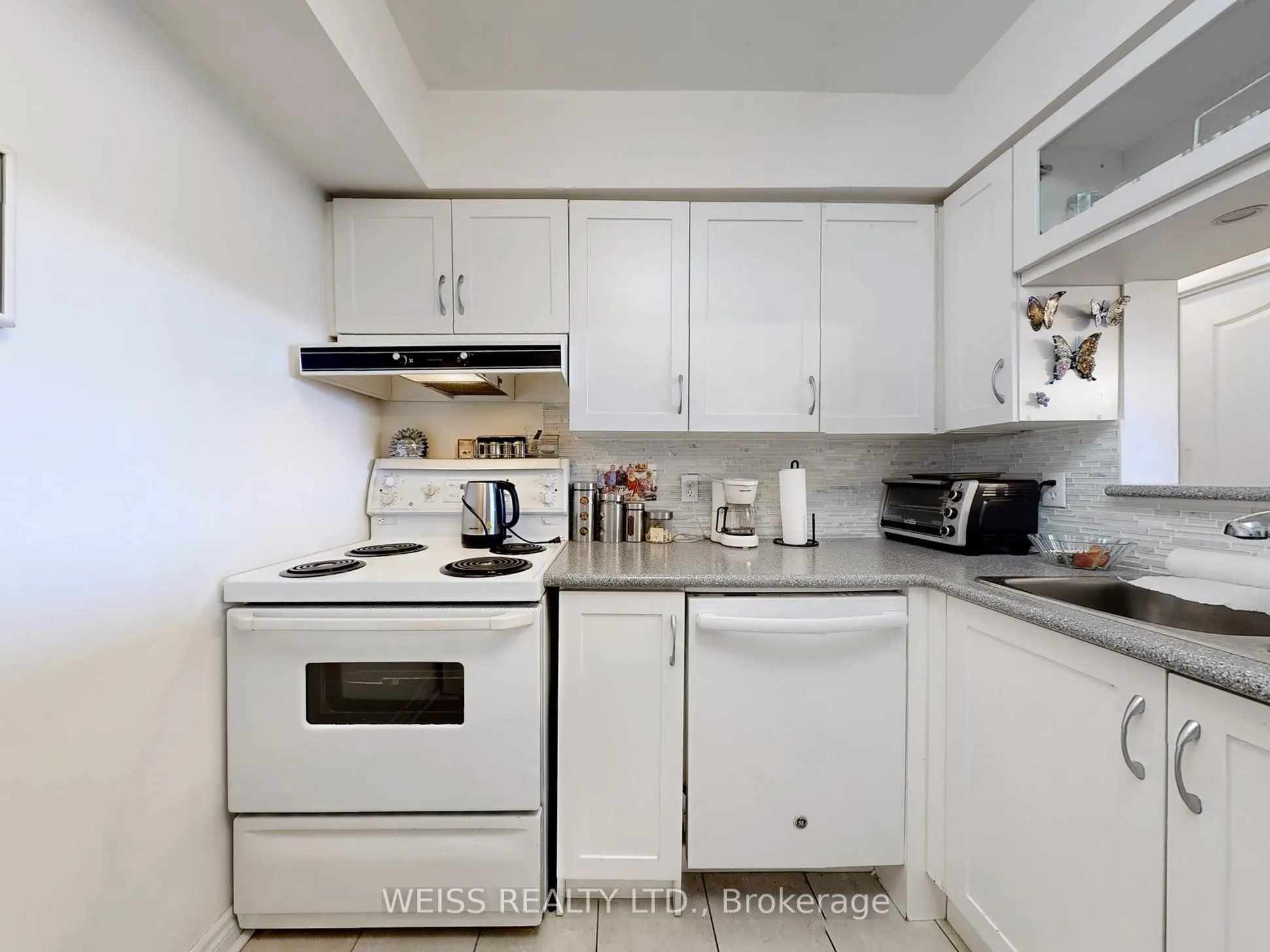 11 Townsgate Drive #401