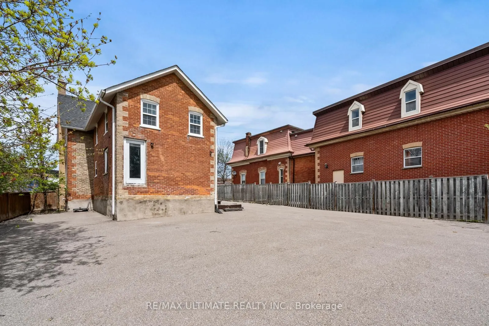 2339 Major Mackenzie Drive