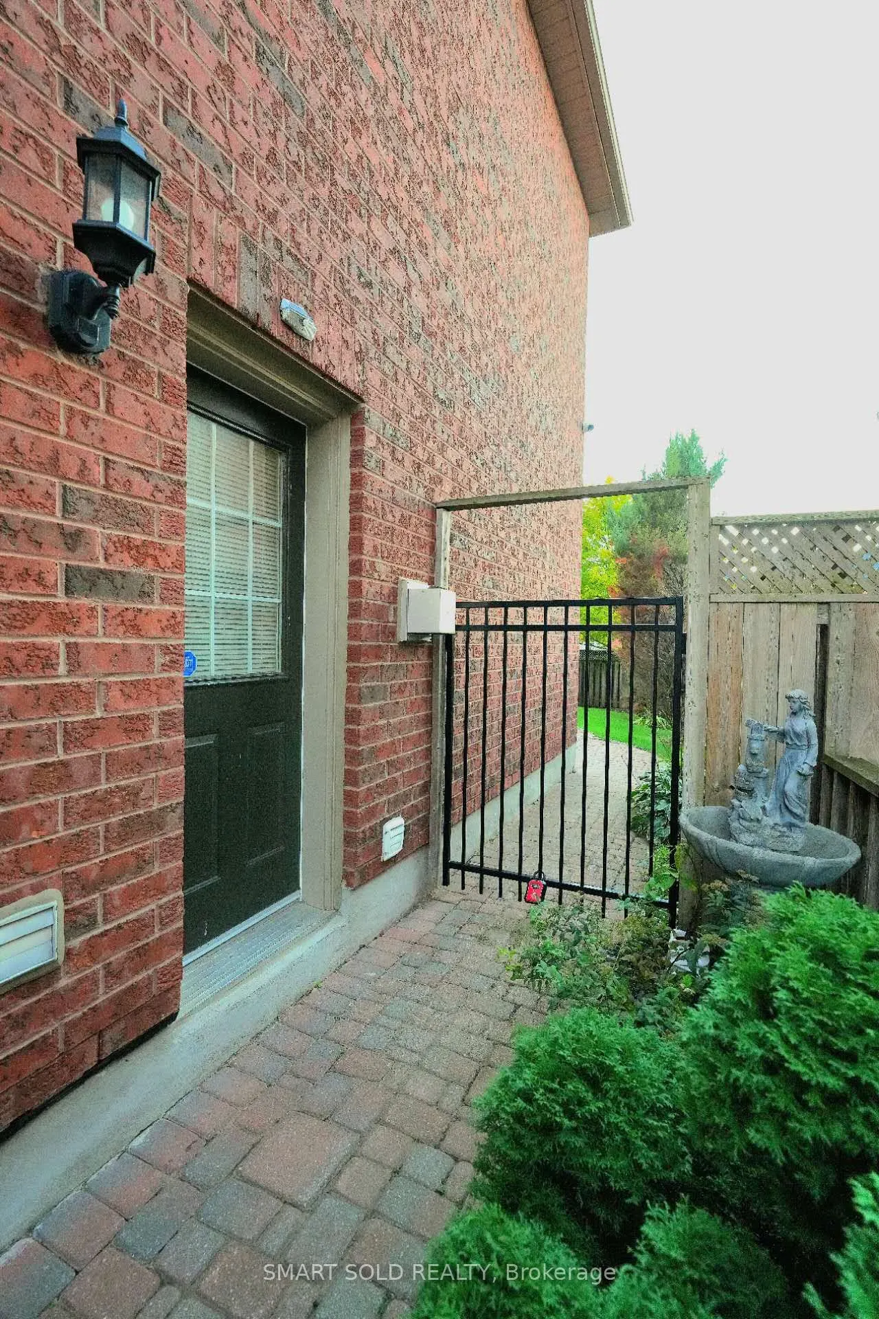 8 Gordon Weeden Road
