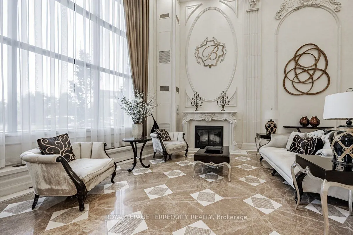 9245 Jane Street, #1015